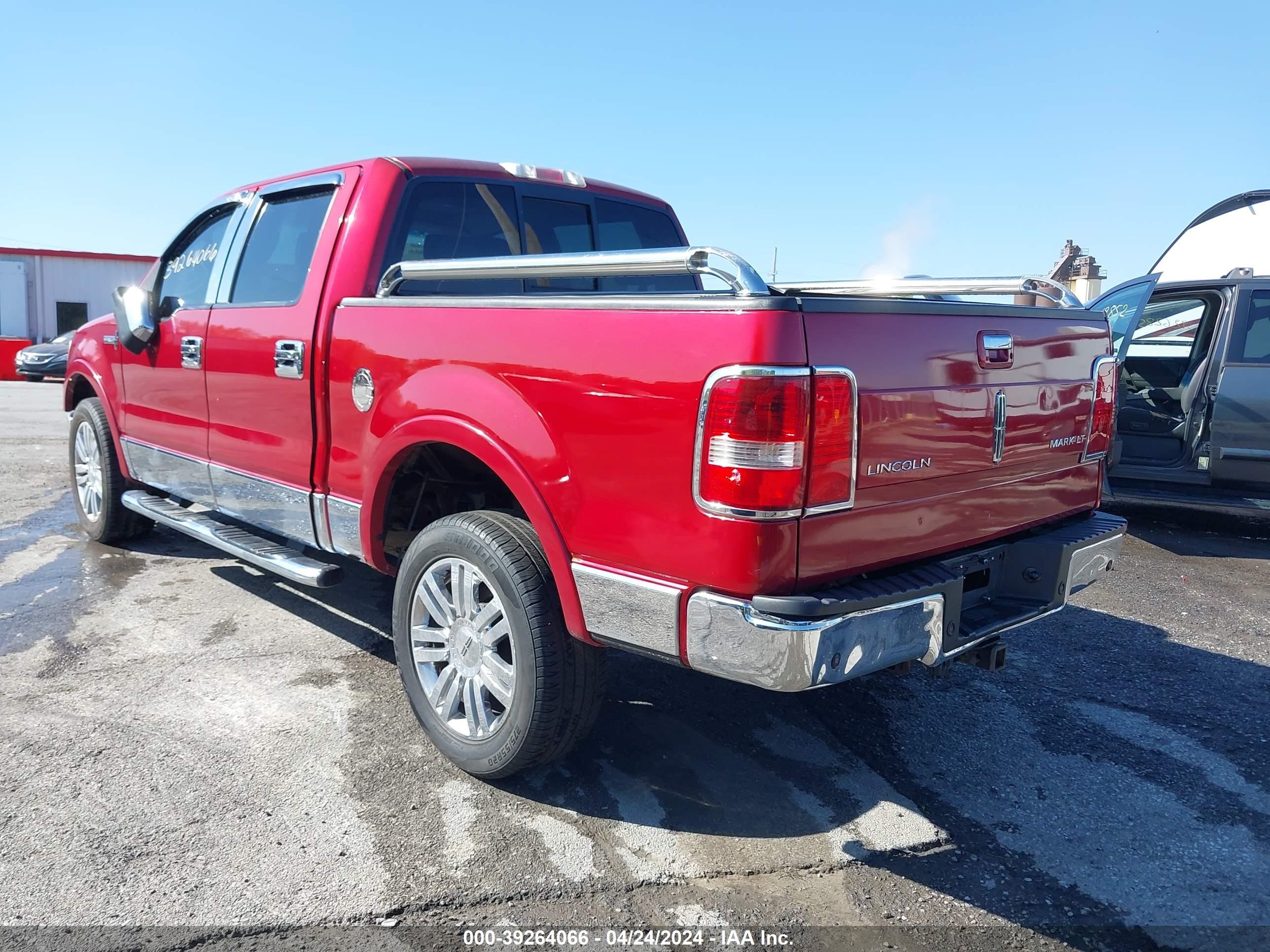 Photo 2 VIN: 5LTPW18547FJ01646 - LINCOLN MARK LT 