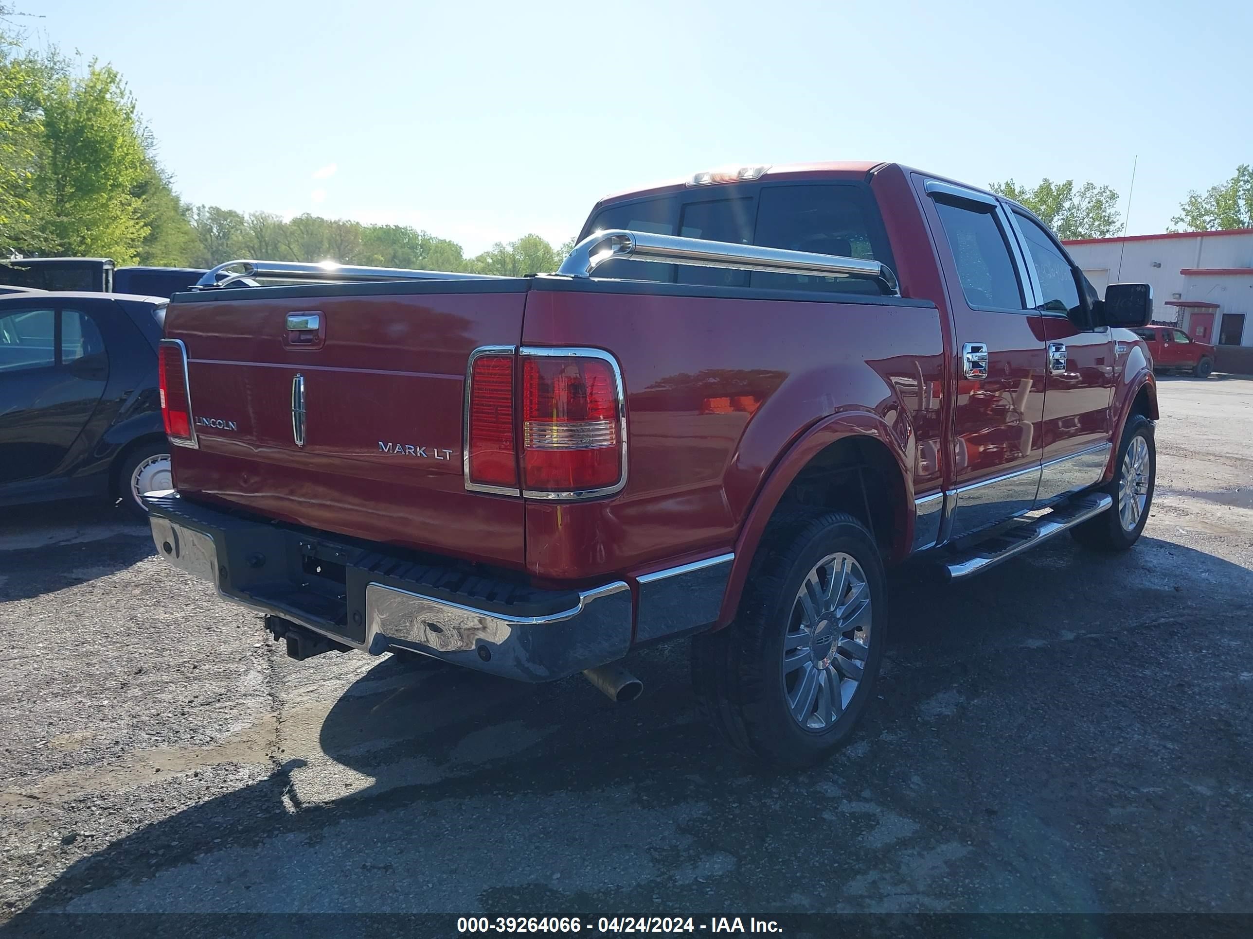 Photo 3 VIN: 5LTPW18547FJ01646 - LINCOLN MARK LT 