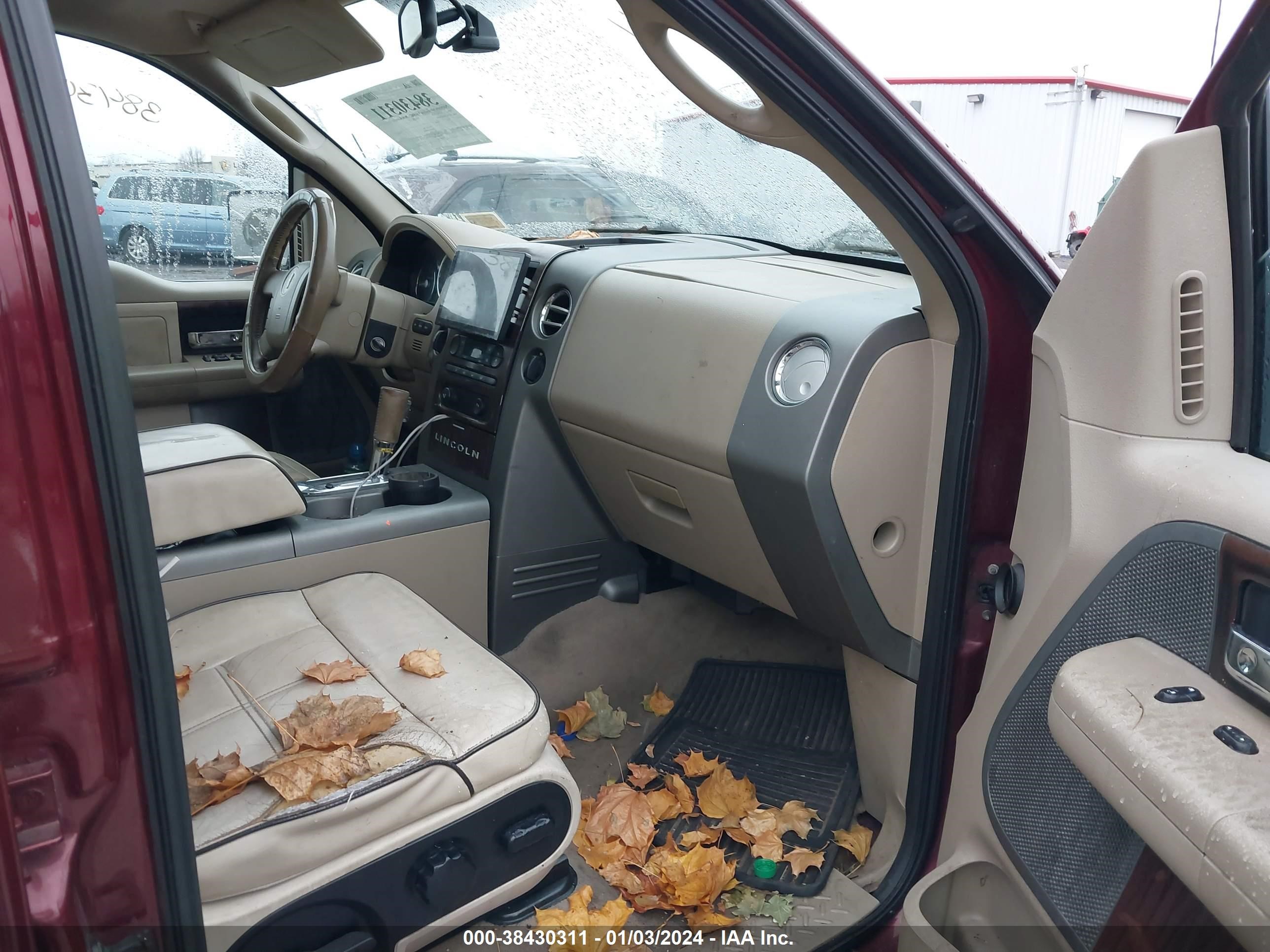 Photo 4 VIN: 5LTPW18556FJ03307 - LINCOLN MARK LT 