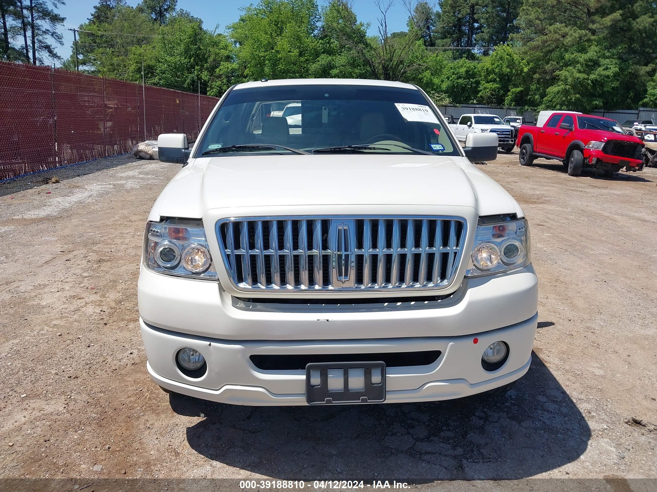 Photo 12 VIN: 5LTPW18557FJ09092 - LINCOLN MARK LT 