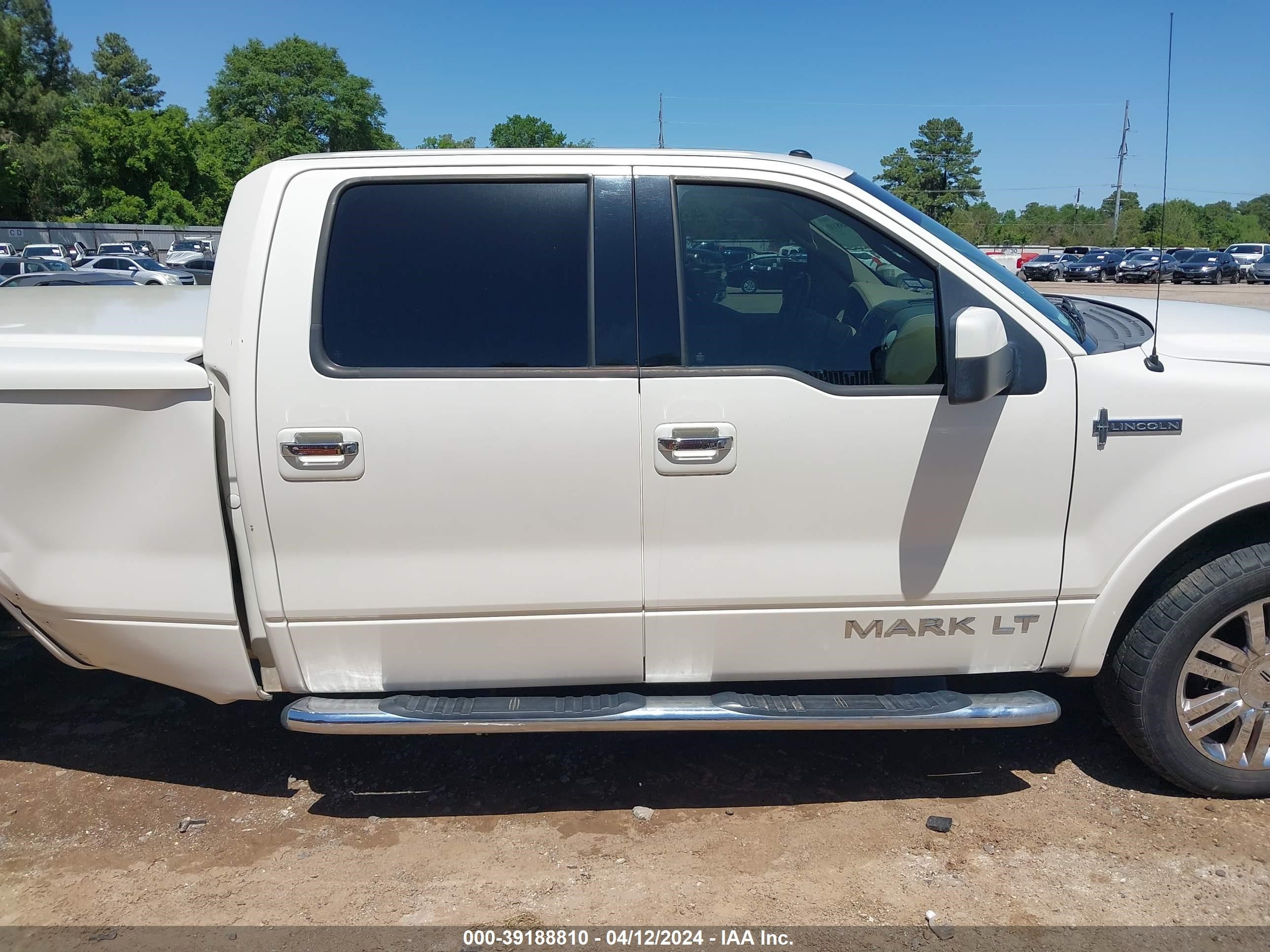 Photo 13 VIN: 5LTPW18557FJ09092 - LINCOLN MARK LT 