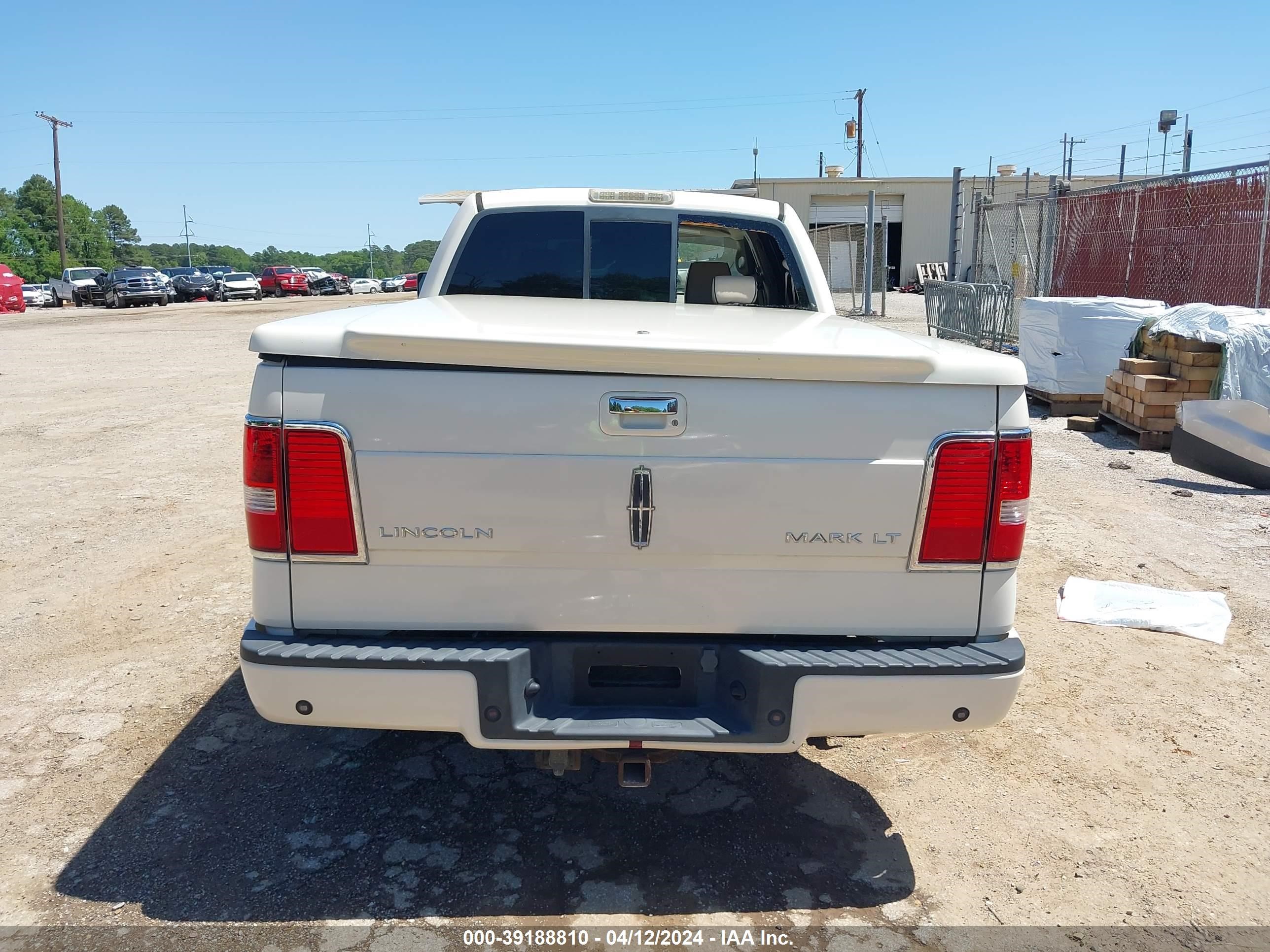 Photo 16 VIN: 5LTPW18557FJ09092 - LINCOLN MARK LT 