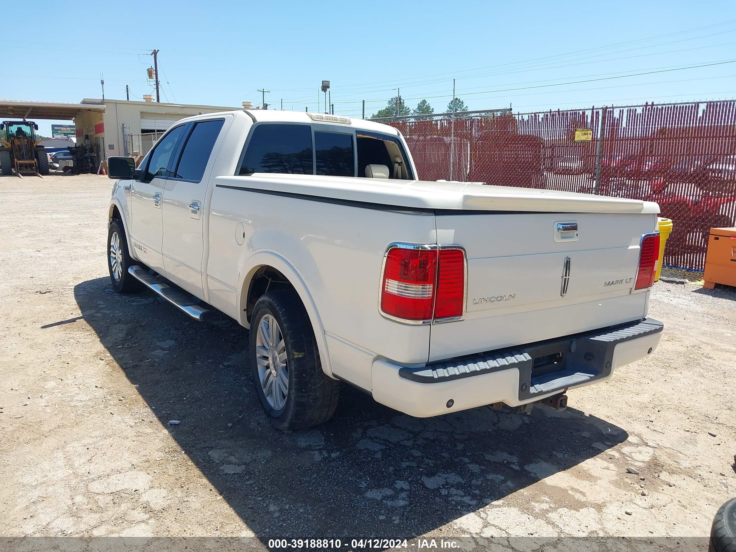 Photo 2 VIN: 5LTPW18557FJ09092 - LINCOLN MARK LT 