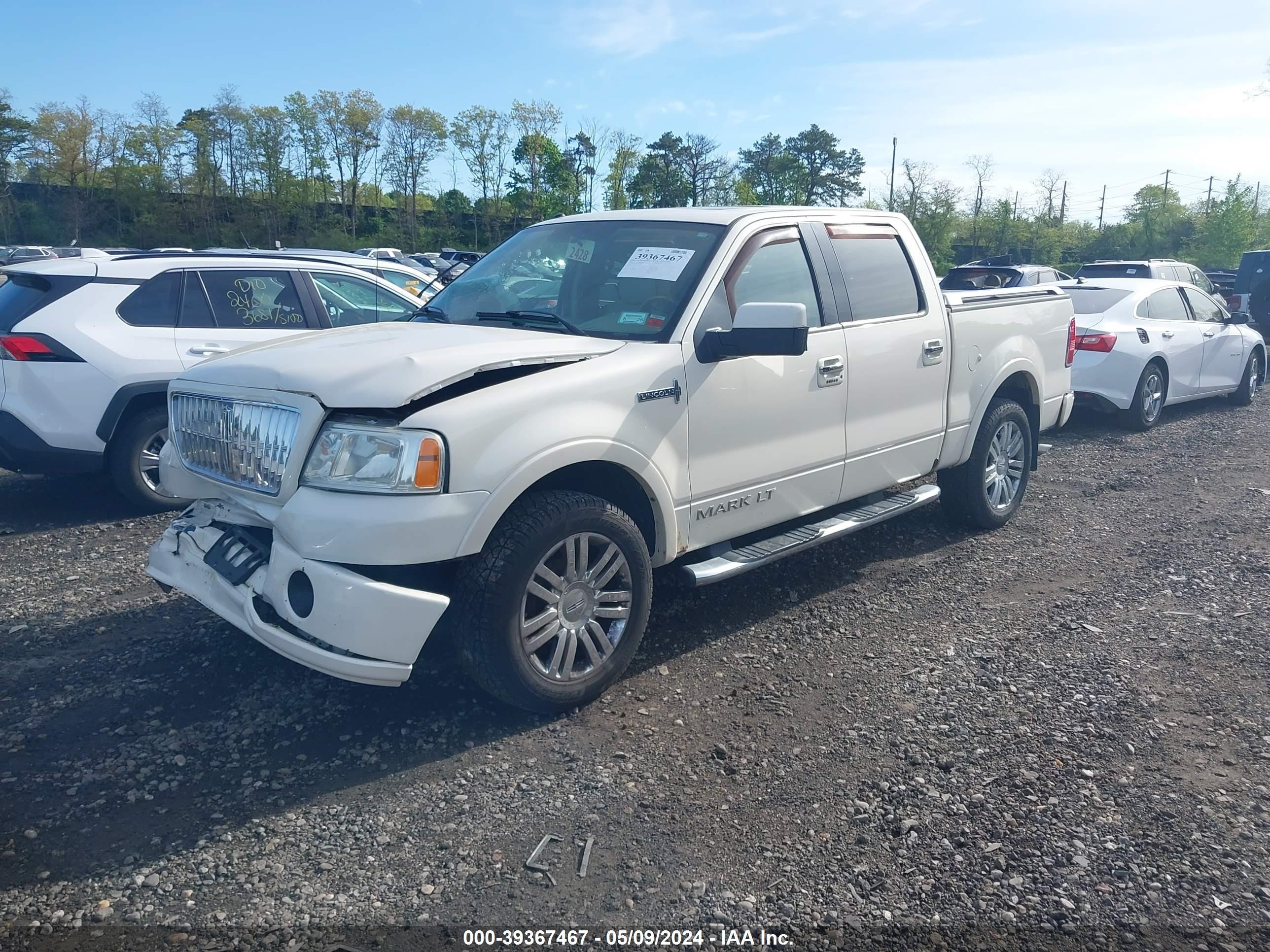 Photo 1 VIN: 5LTPW18558FJ02886 - LINCOLN MARK LT 