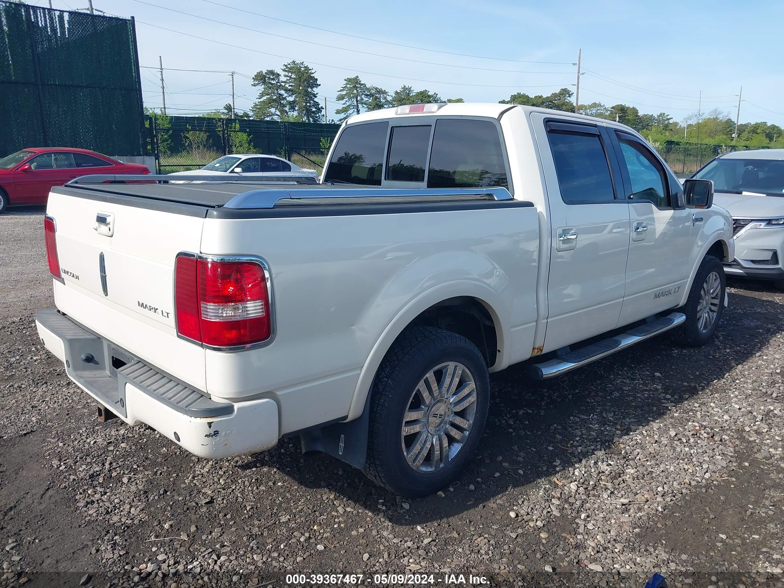 Photo 3 VIN: 5LTPW18558FJ02886 - LINCOLN MARK LT 