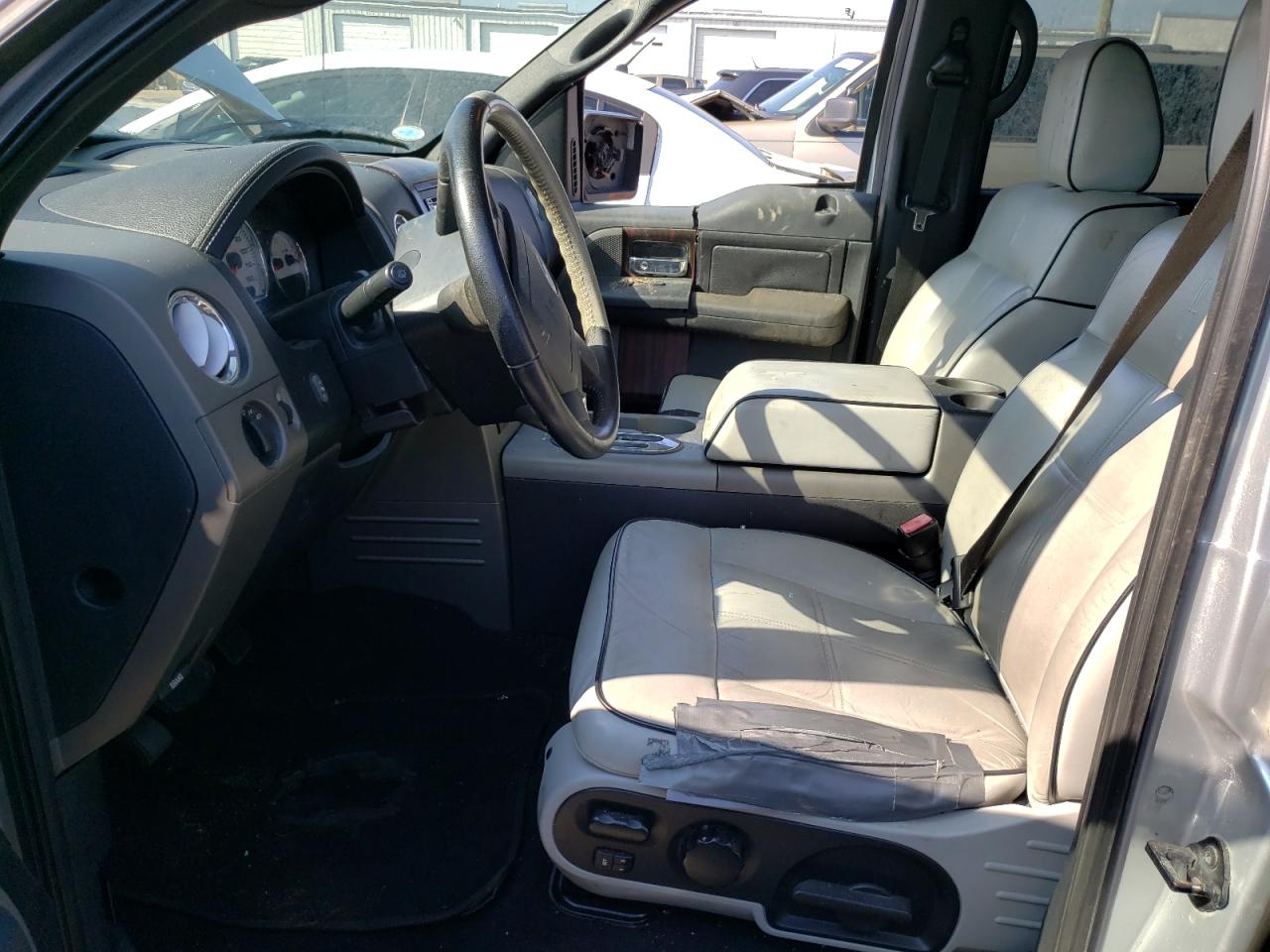 Photo 6 VIN: 5LTPW18566FJ01369 - LINCOLN MARK LT 