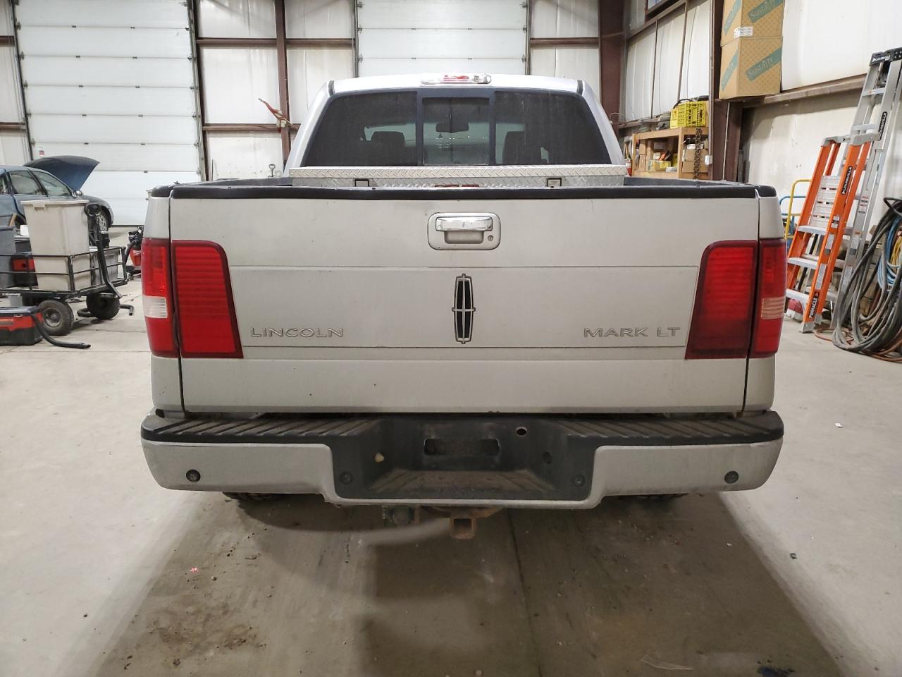 Photo 5 VIN: 5LTPW18566FJ11741 - LINCOLN MARK LT 