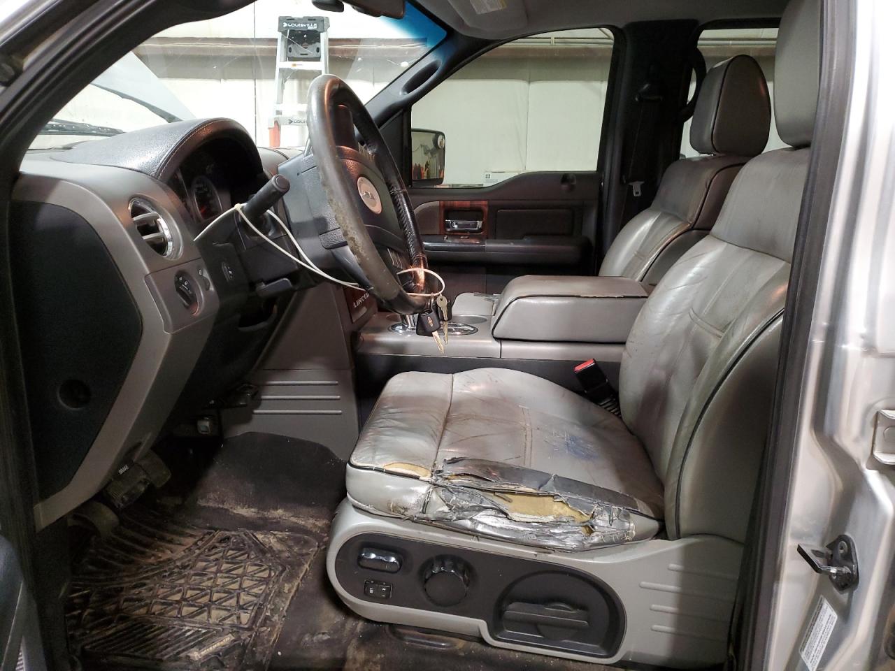 Photo 6 VIN: 5LTPW18566FJ11741 - LINCOLN MARK LT 