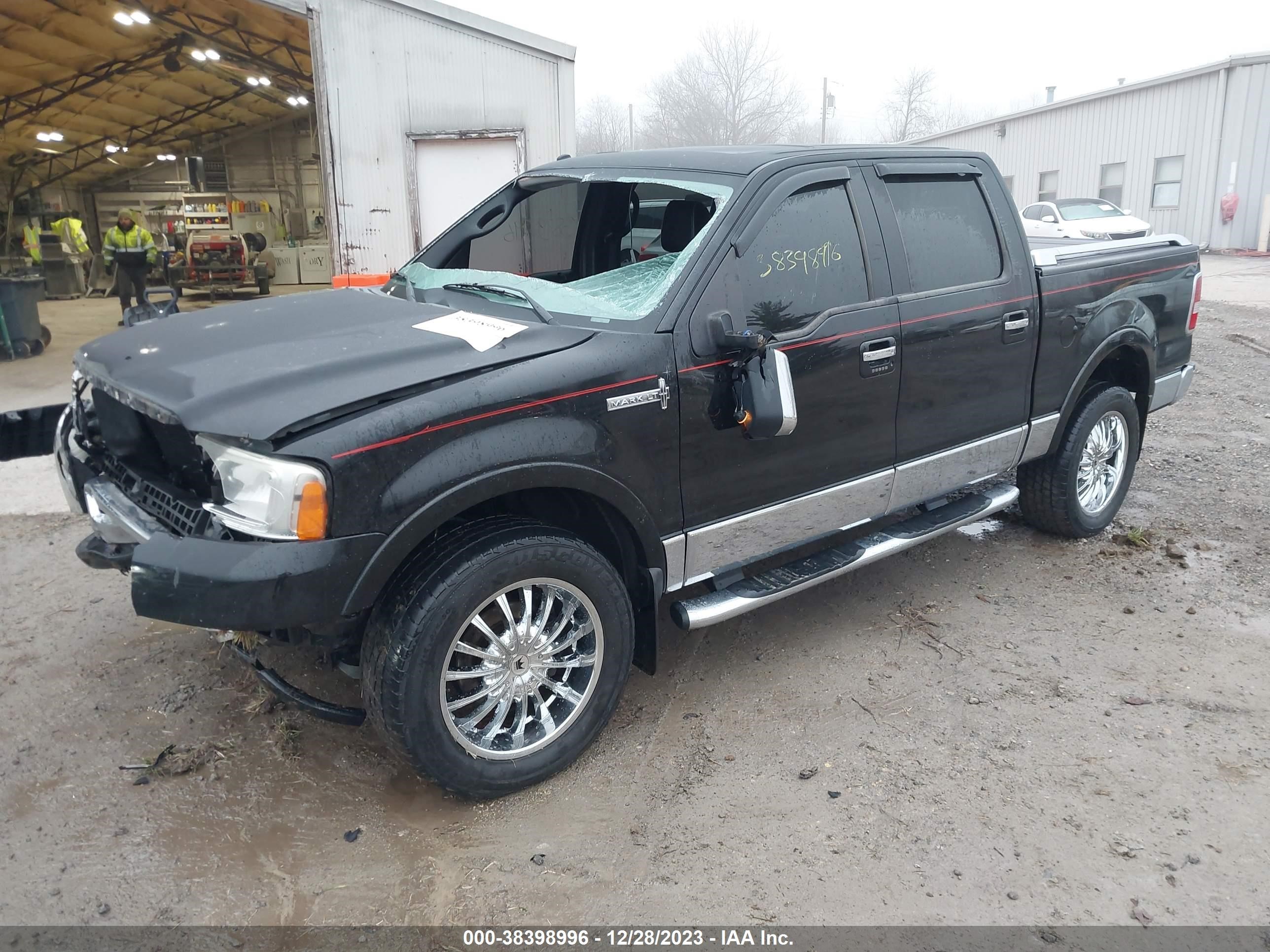 Photo 1 VIN: 5LTPW18567FJ12020 - LINCOLN MARK LT 