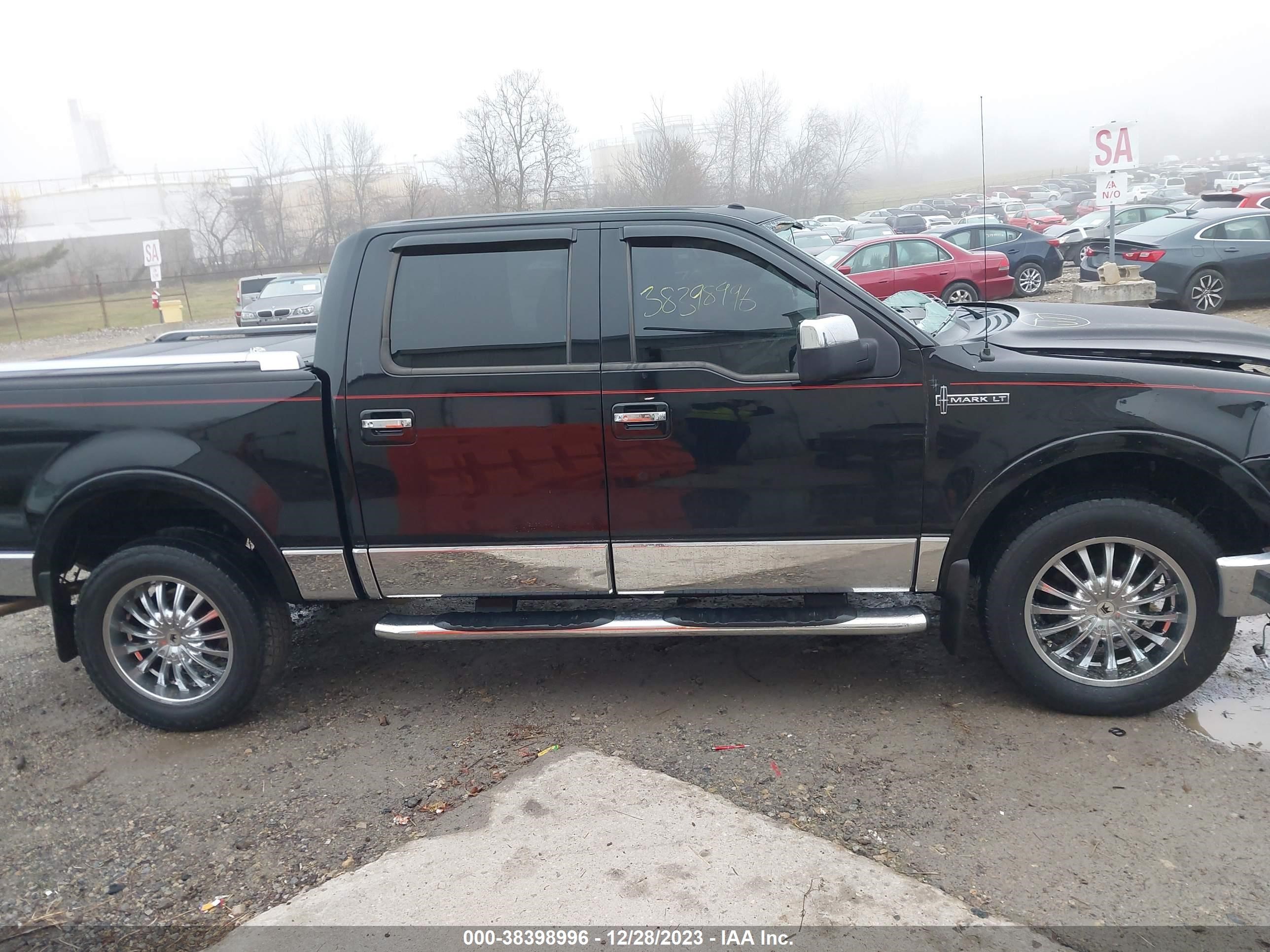 Photo 11 VIN: 5LTPW18567FJ12020 - LINCOLN MARK LT 