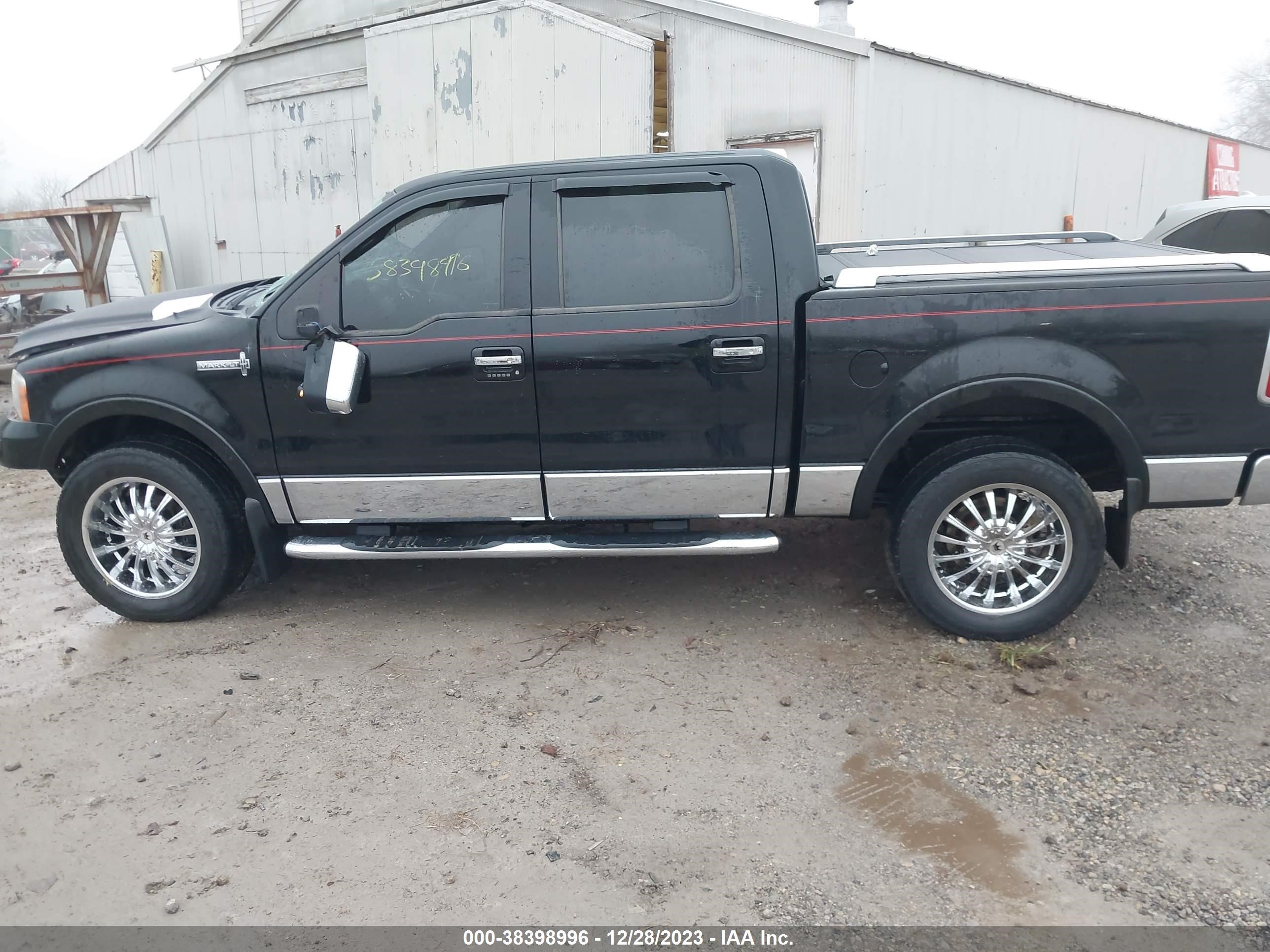 Photo 12 VIN: 5LTPW18567FJ12020 - LINCOLN MARK LT 