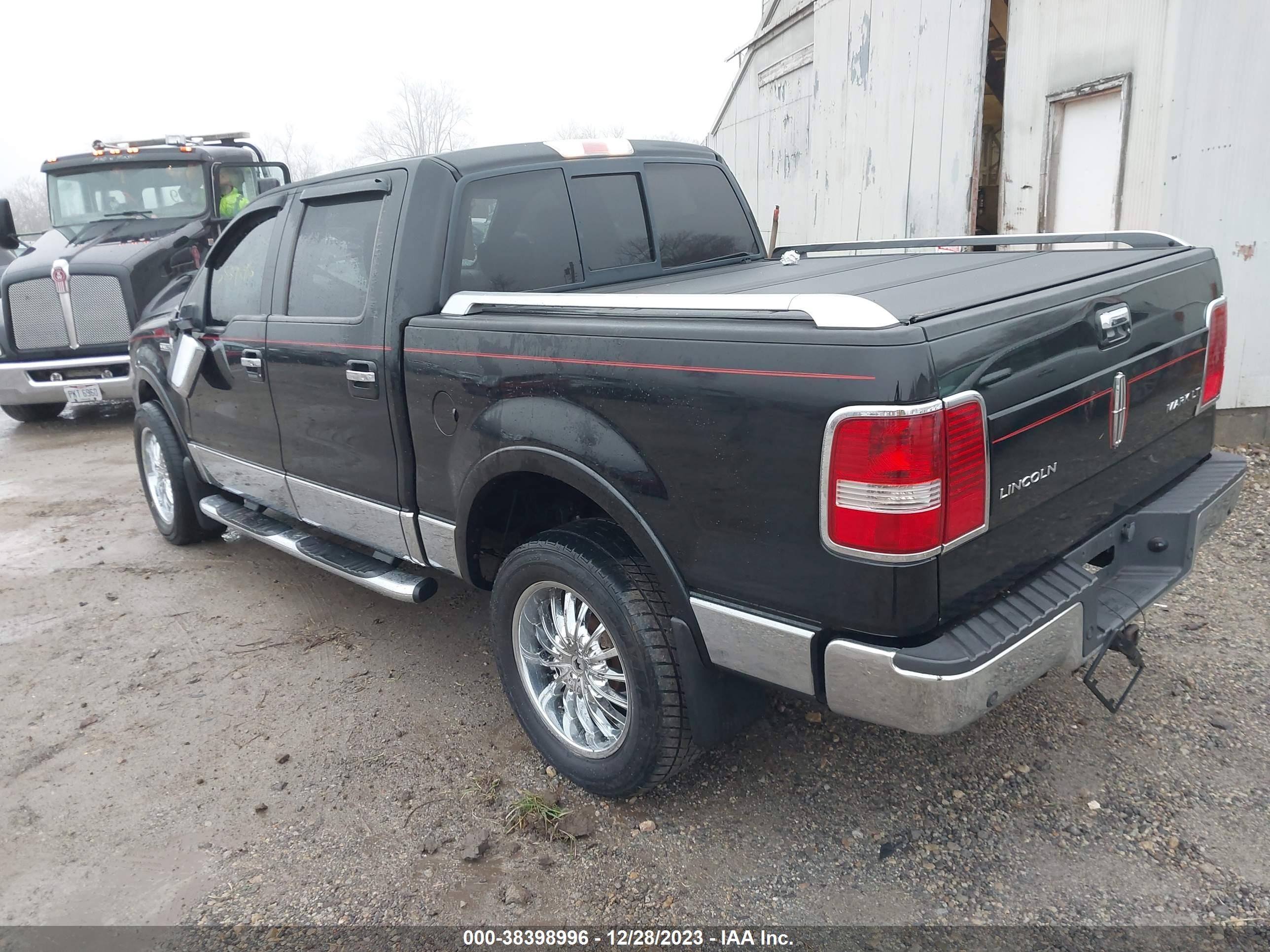 Photo 2 VIN: 5LTPW18567FJ12020 - LINCOLN MARK LT 