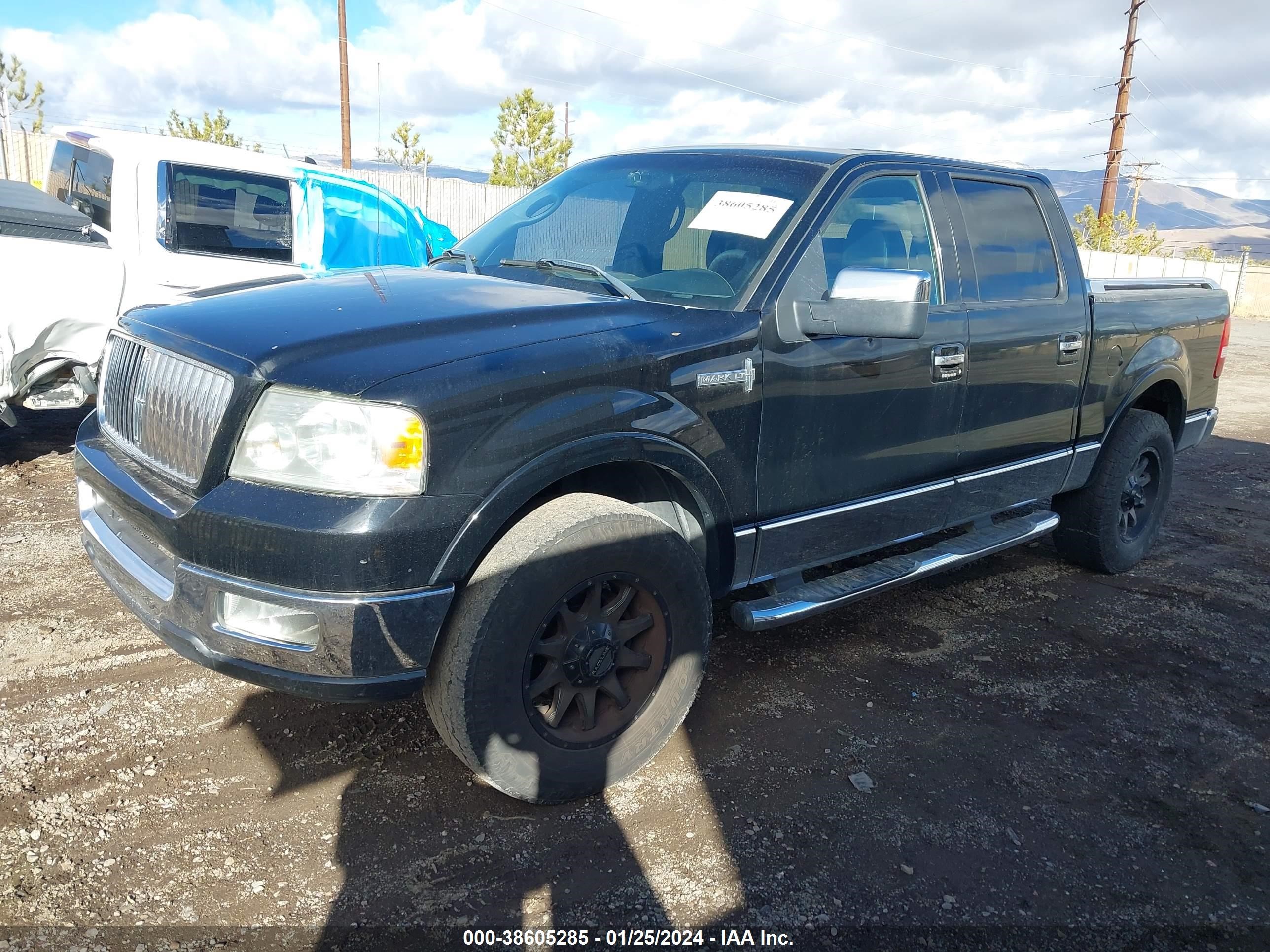 Photo 1 VIN: 5LTPW18576FJ05348 - LINCOLN MARK LT 