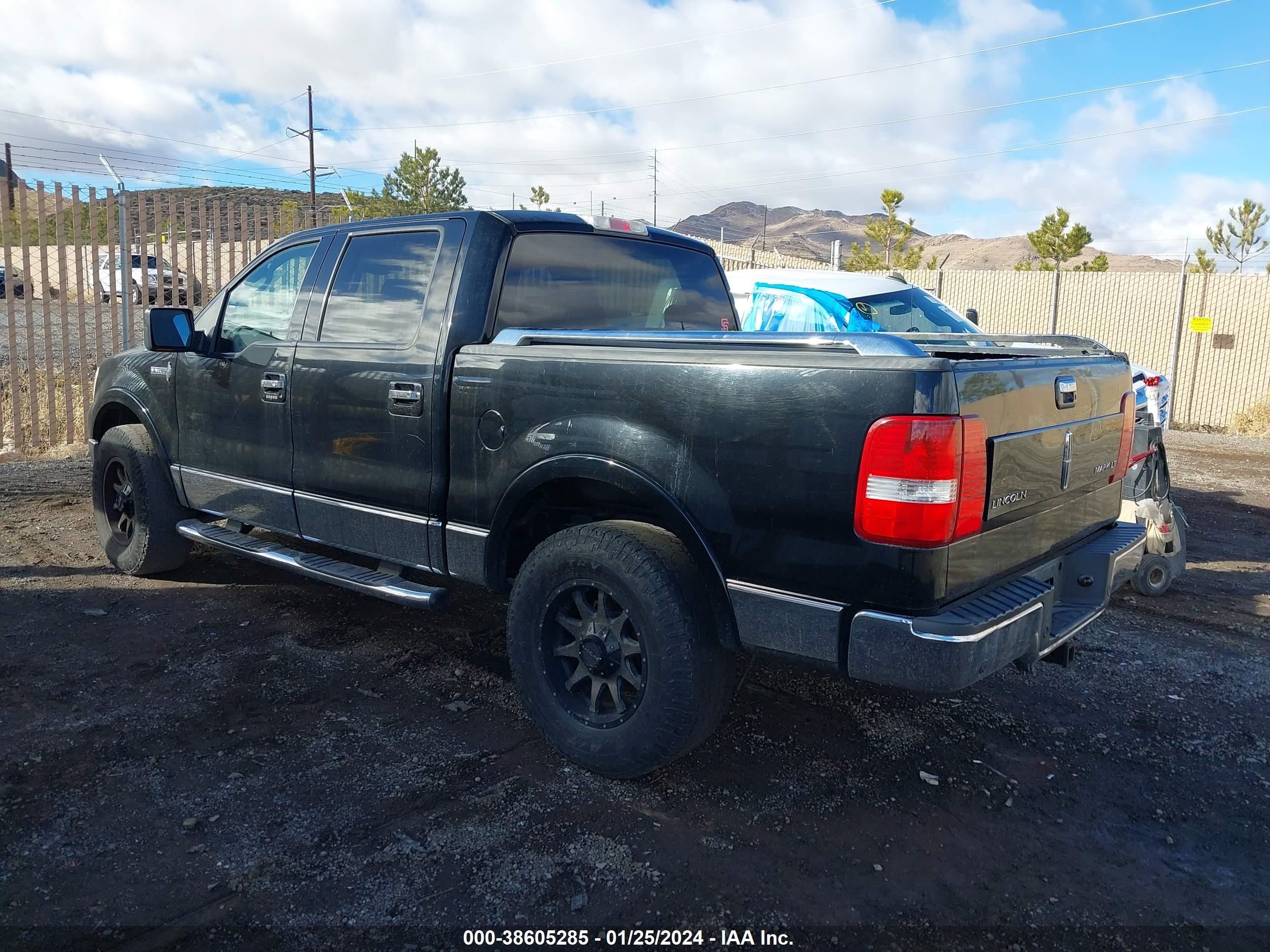 Photo 2 VIN: 5LTPW18576FJ05348 - LINCOLN MARK LT 