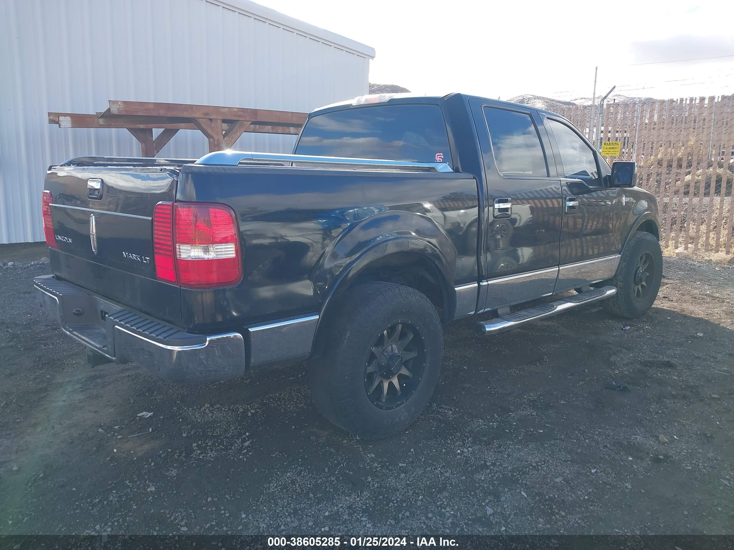 Photo 3 VIN: 5LTPW18576FJ05348 - LINCOLN MARK LT 