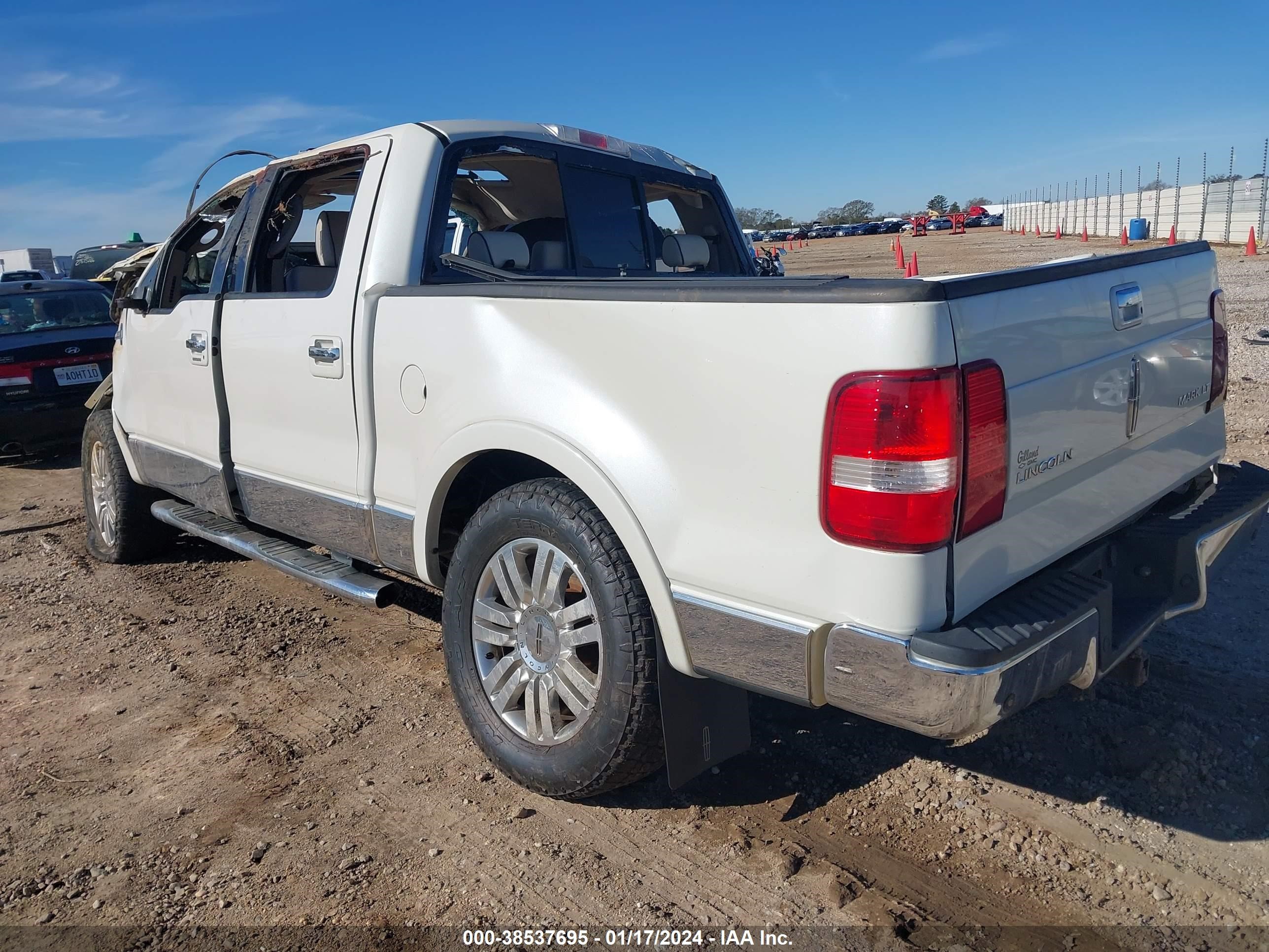 Photo 2 VIN: 5LTPW18576FJ16964 - LINCOLN MARK LT 