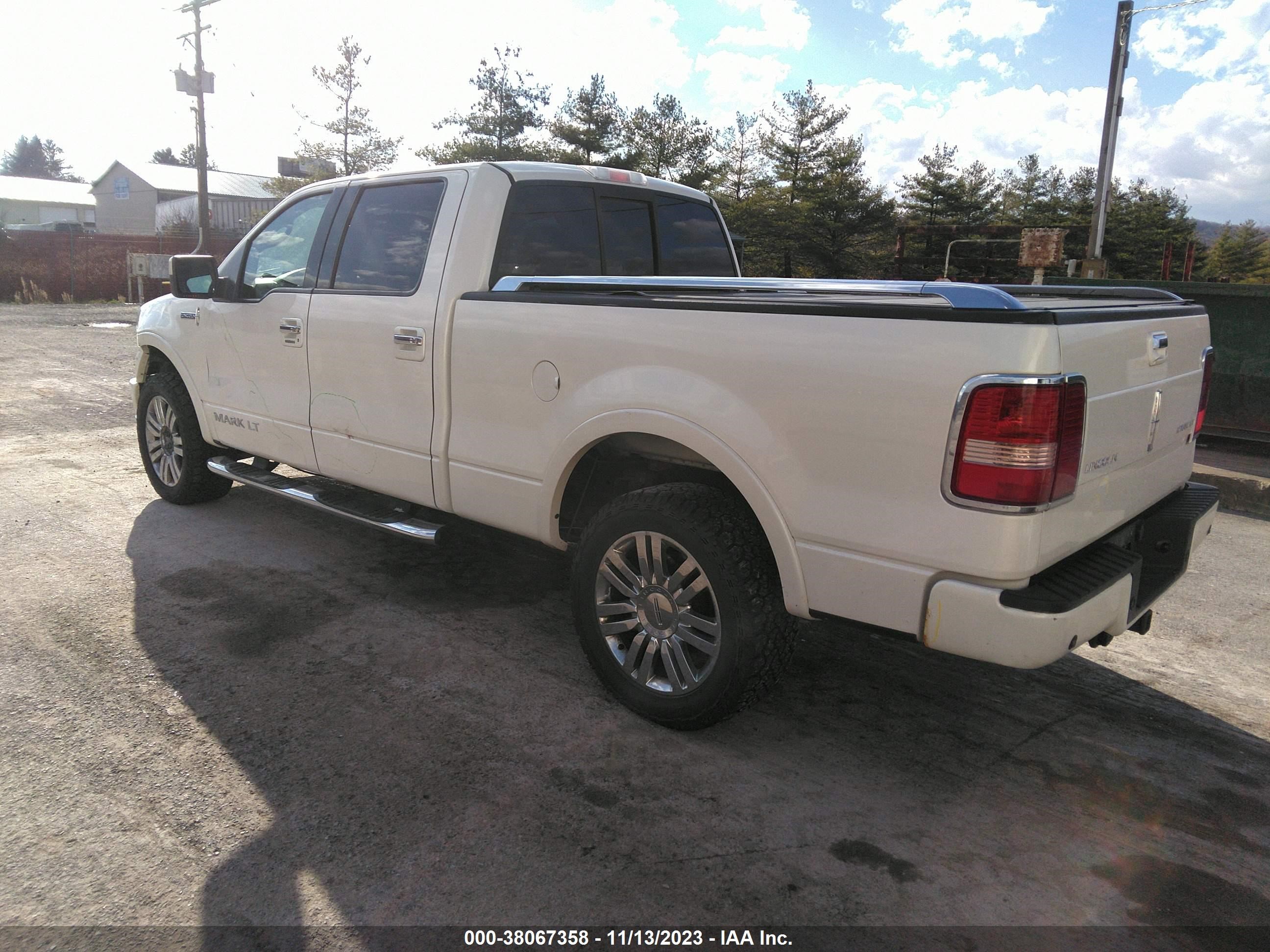 Photo 2 VIN: 5LTPW18578FJ02713 - LINCOLN MARK LT 