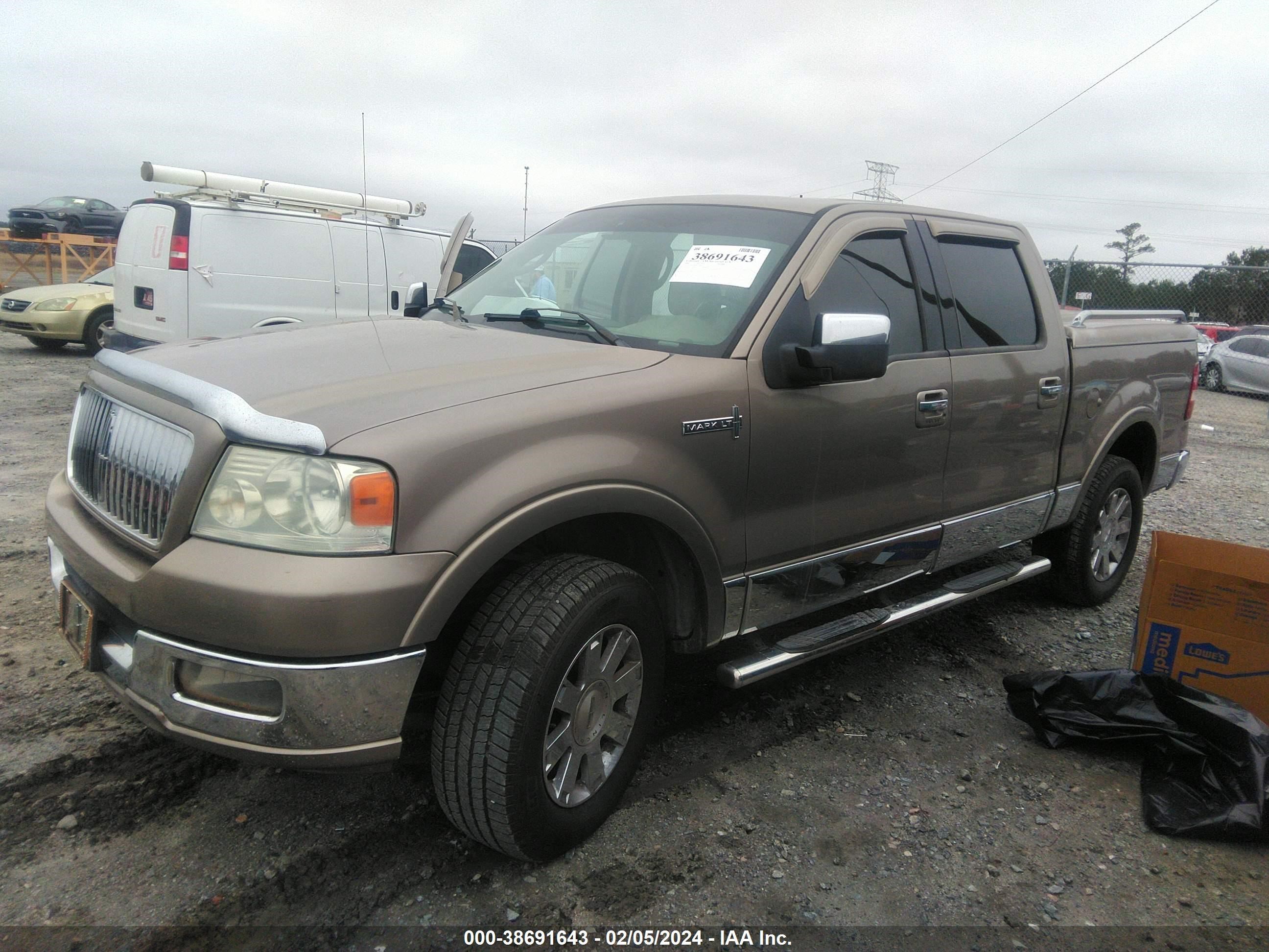 Photo 1 VIN: 5LTPW18586FJ02023 - LINCOLN MARK LT 