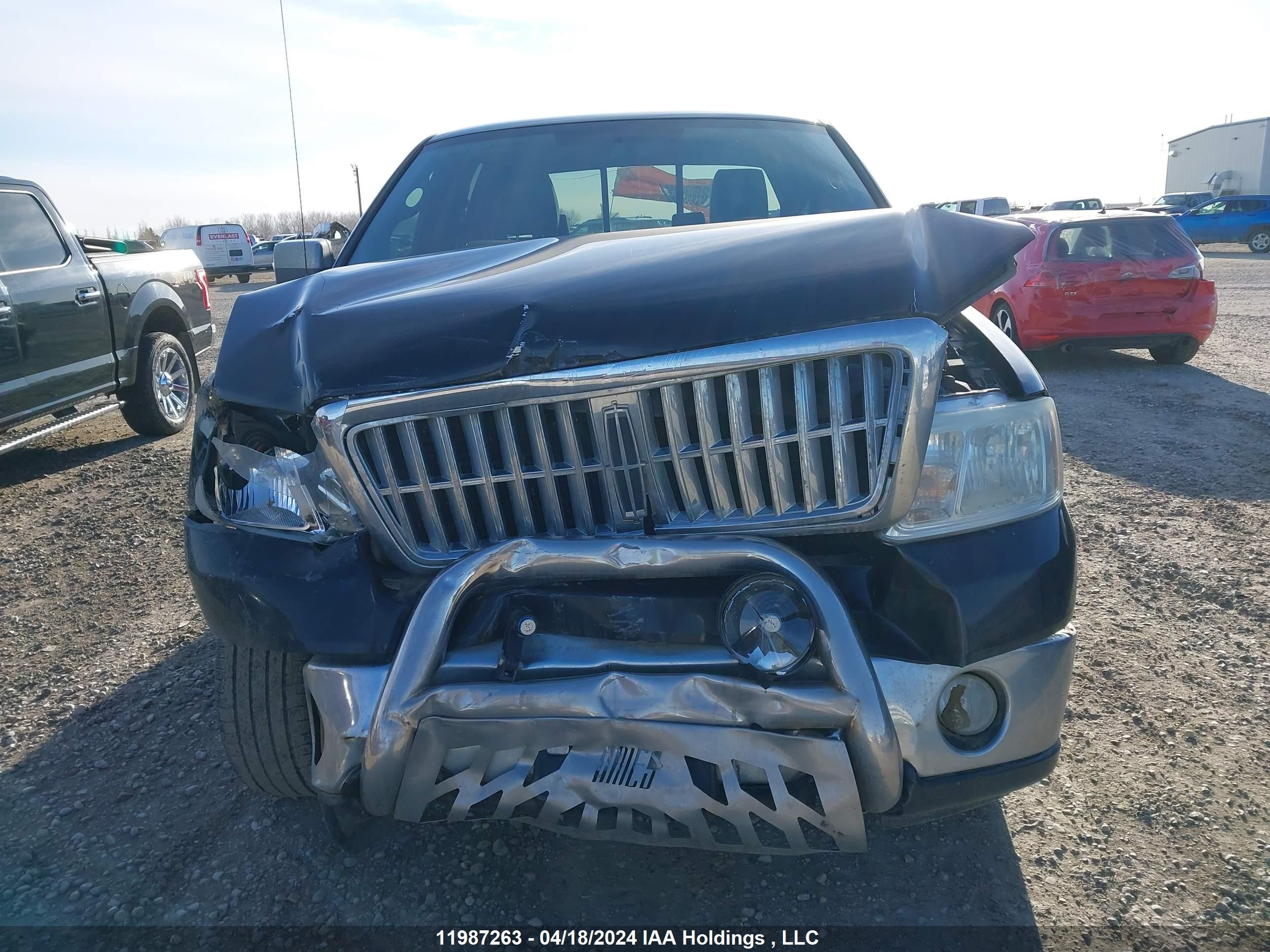 Photo 11 VIN: 5LTPW18587FJ04016 - LINCOLN MARK LT 