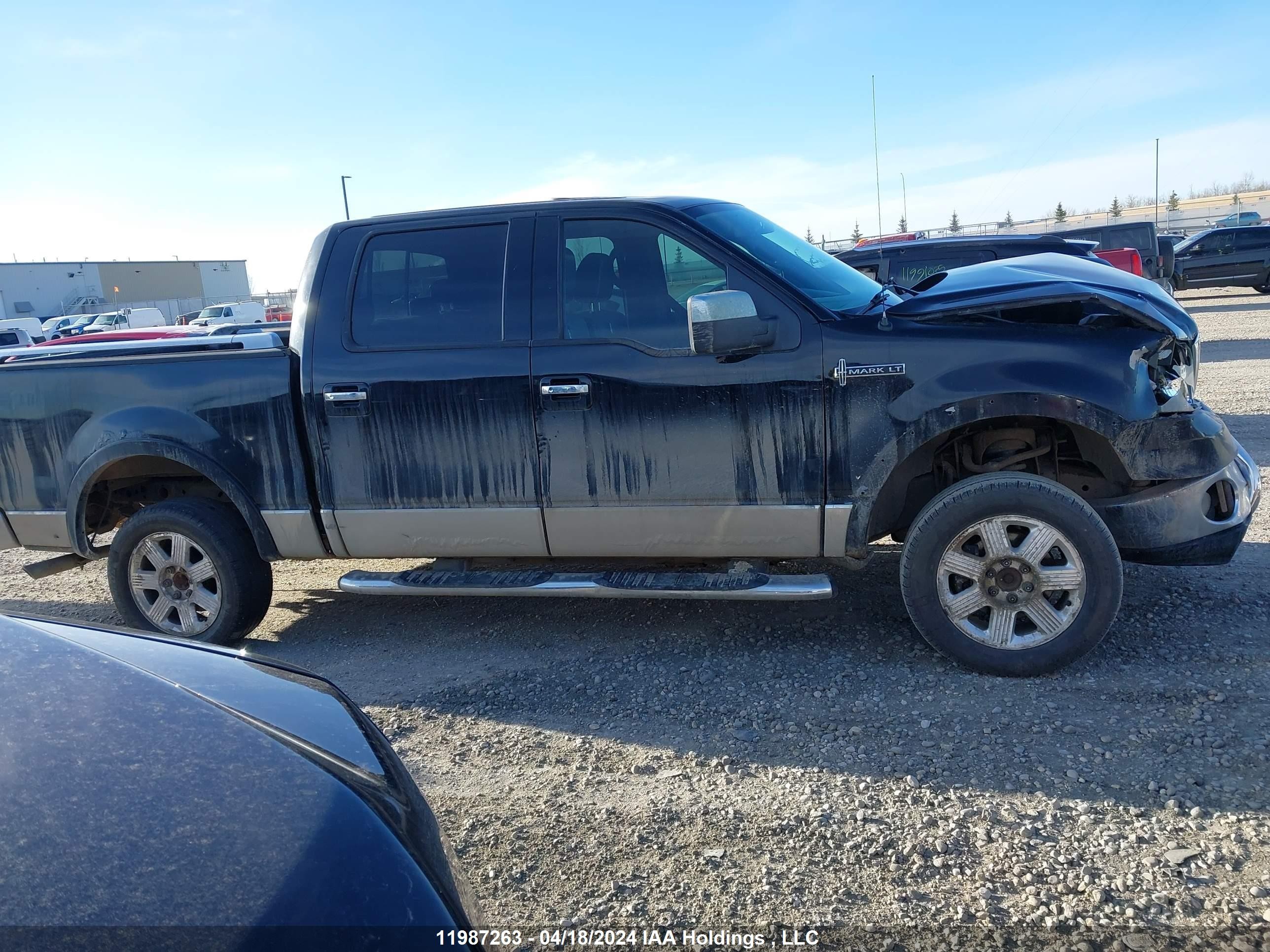 Photo 12 VIN: 5LTPW18587FJ04016 - LINCOLN MARK LT 