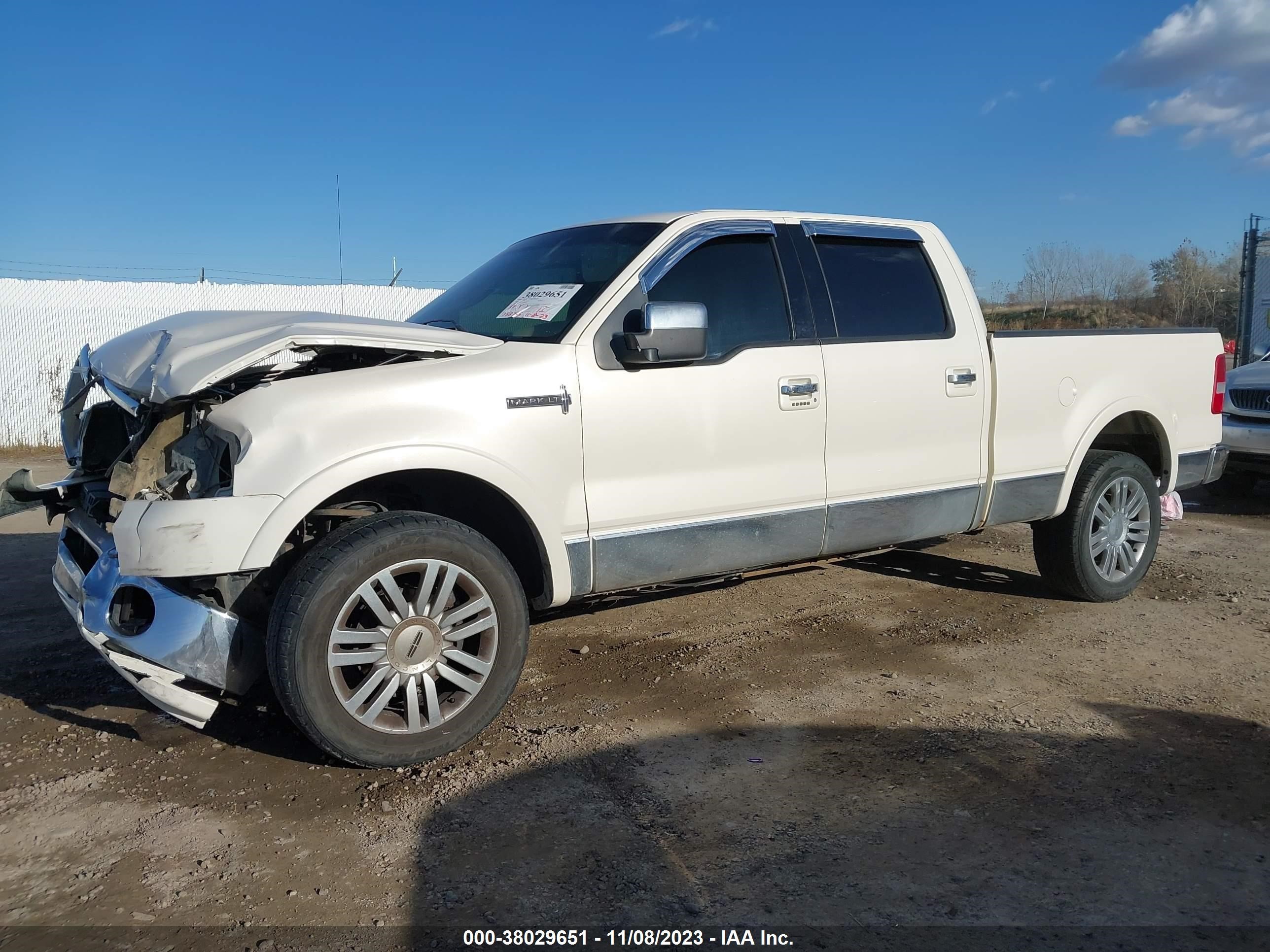 Photo 1 VIN: 5LTPW18588FJ00484 - LINCOLN MARK LT 