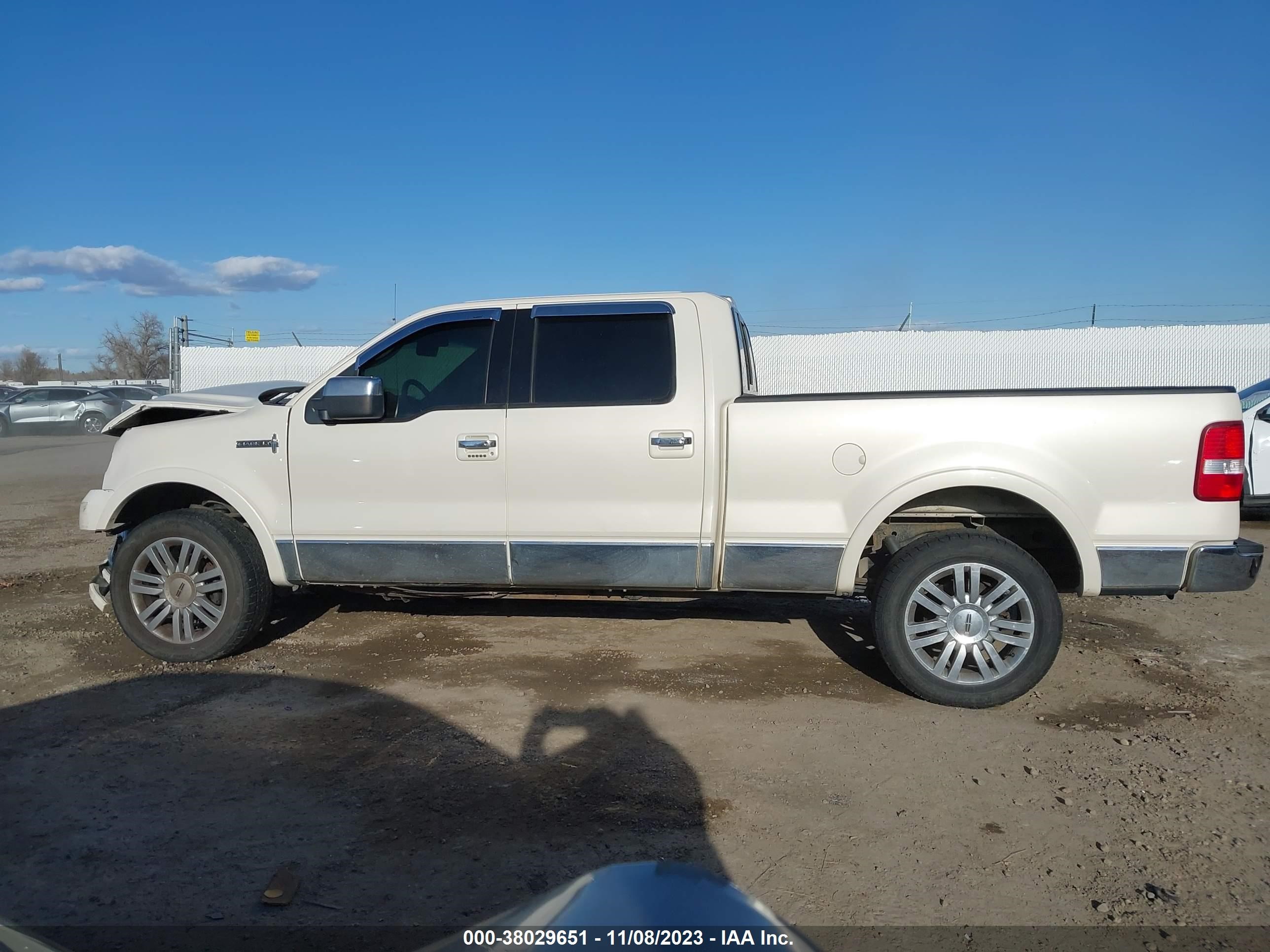 Photo 13 VIN: 5LTPW18588FJ00484 - LINCOLN MARK LT 