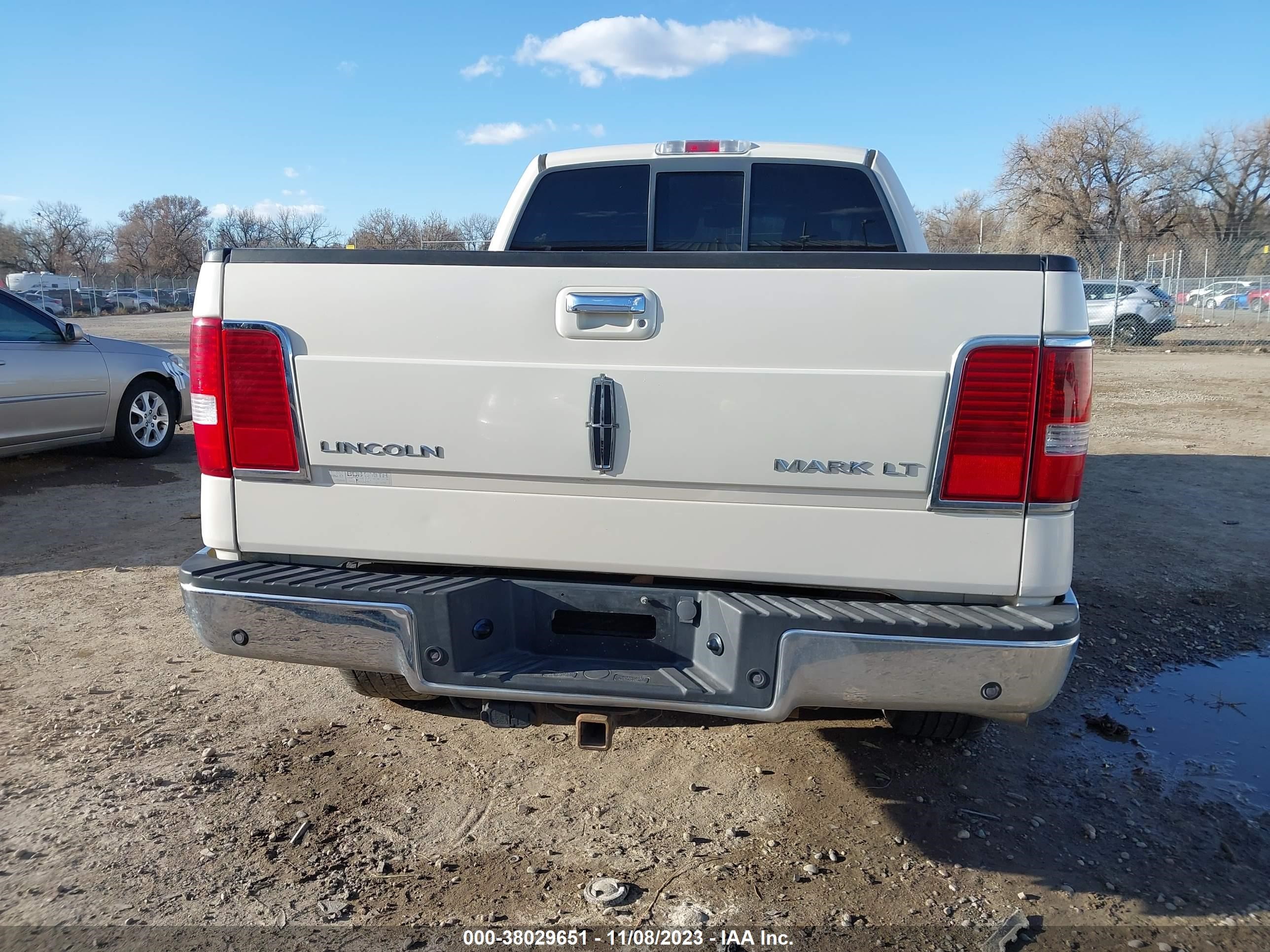 Photo 15 VIN: 5LTPW18588FJ00484 - LINCOLN MARK LT 