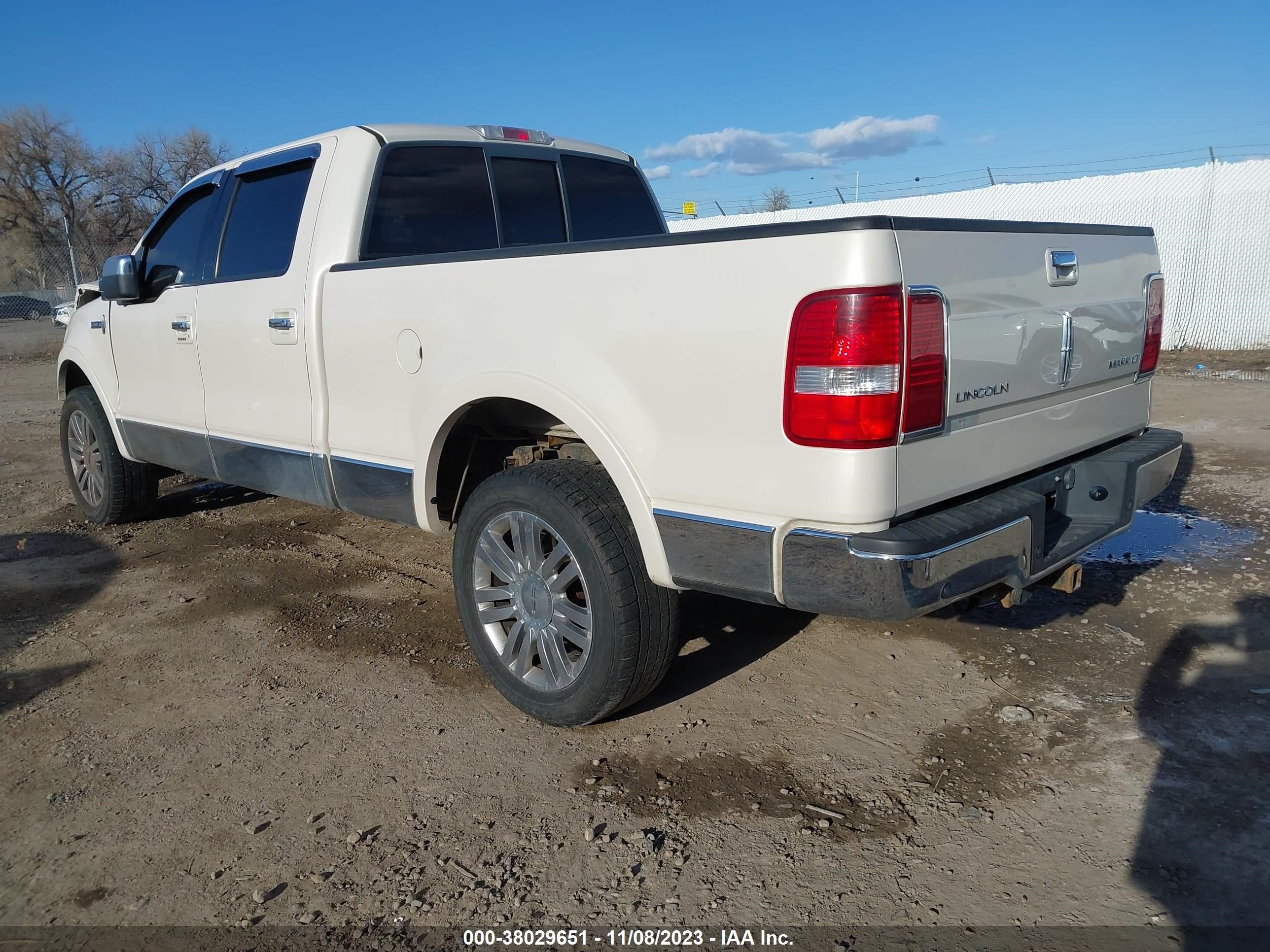 Photo 2 VIN: 5LTPW18588FJ00484 - LINCOLN MARK LT 