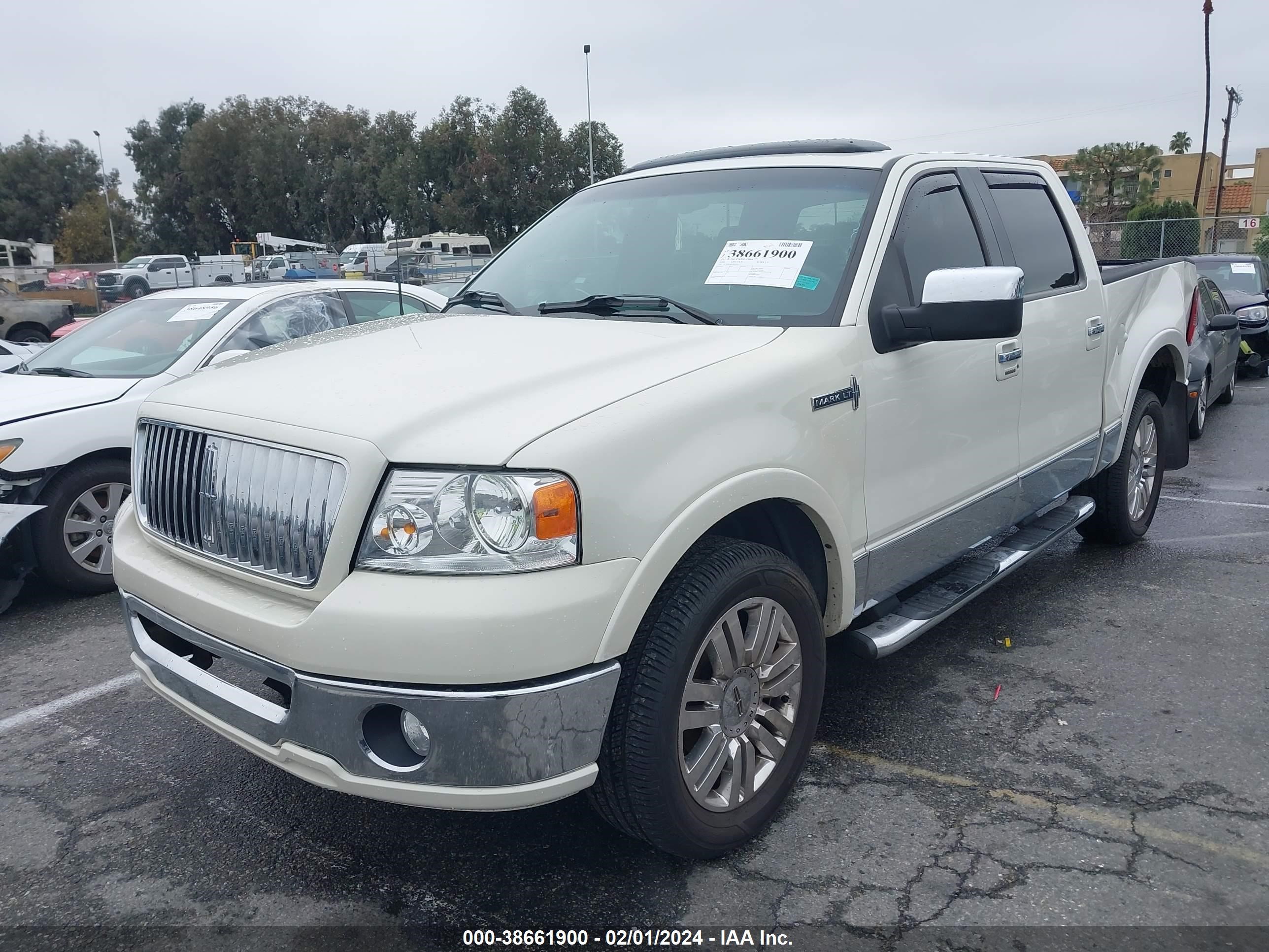 Photo 1 VIN: 5LTPW18596FJ24113 - LINCOLN MARK LT 