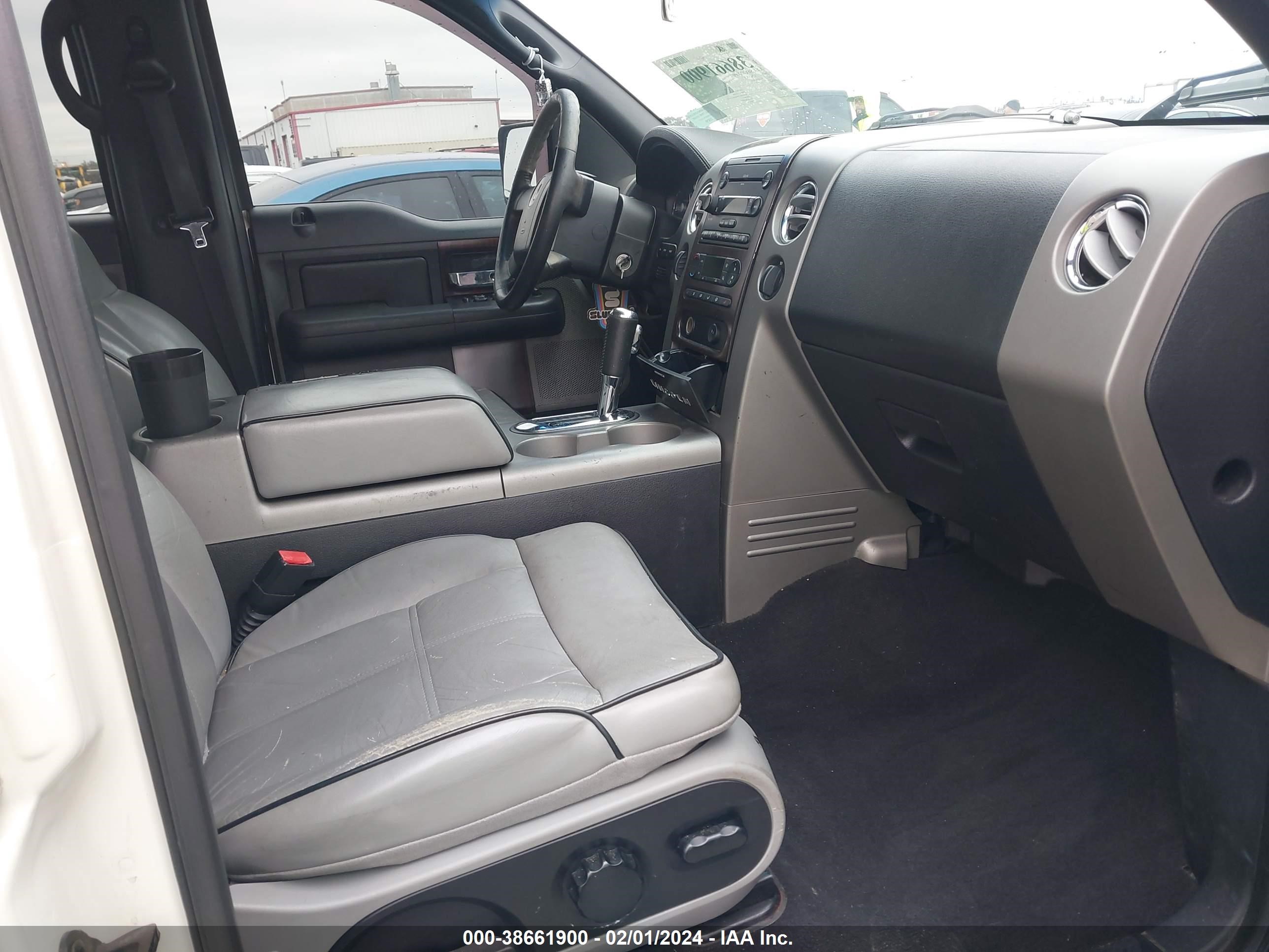 Photo 4 VIN: 5LTPW18596FJ24113 - LINCOLN MARK LT 