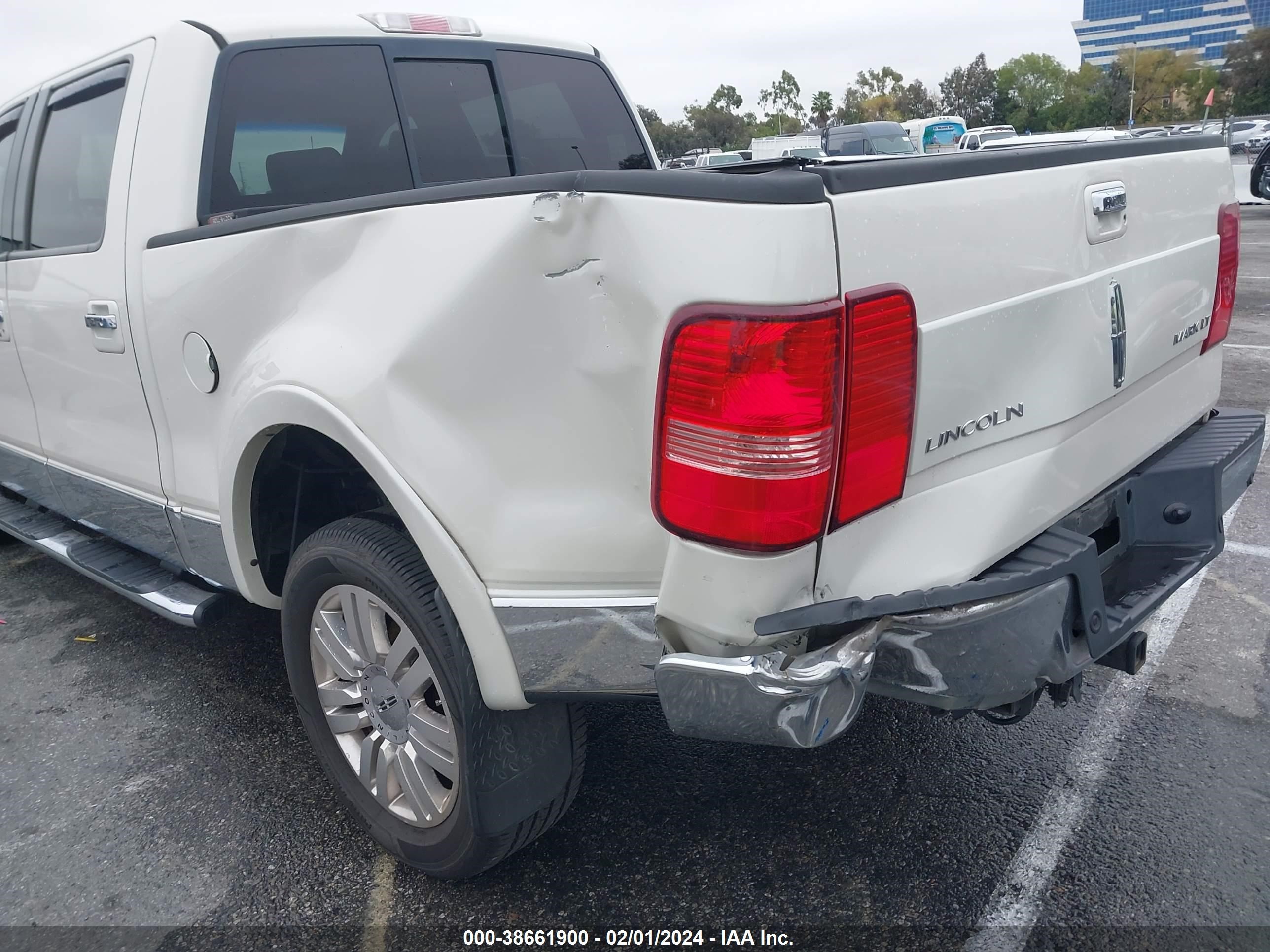 Photo 5 VIN: 5LTPW18596FJ24113 - LINCOLN MARK LT 