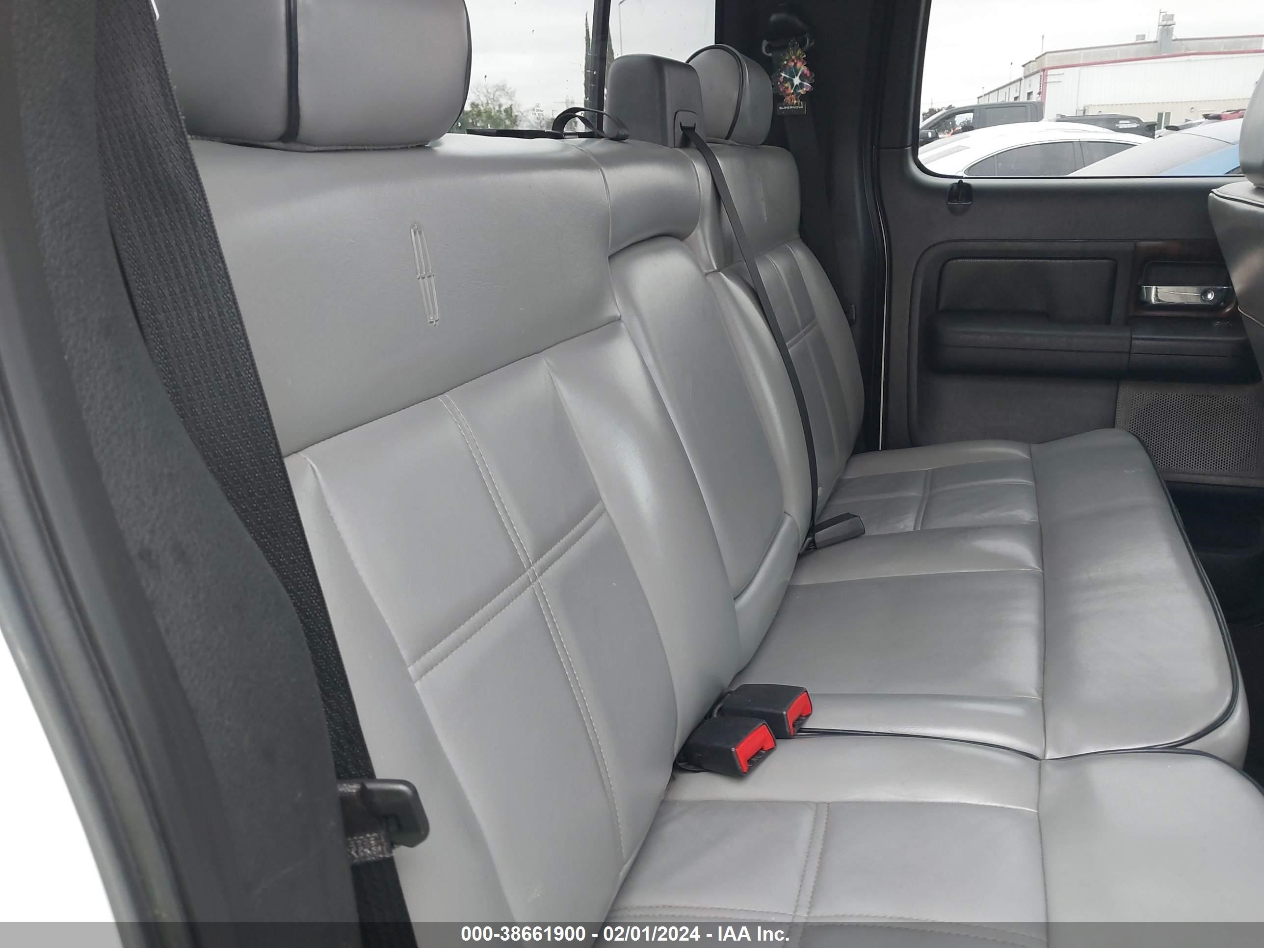 Photo 7 VIN: 5LTPW18596FJ24113 - LINCOLN MARK LT 