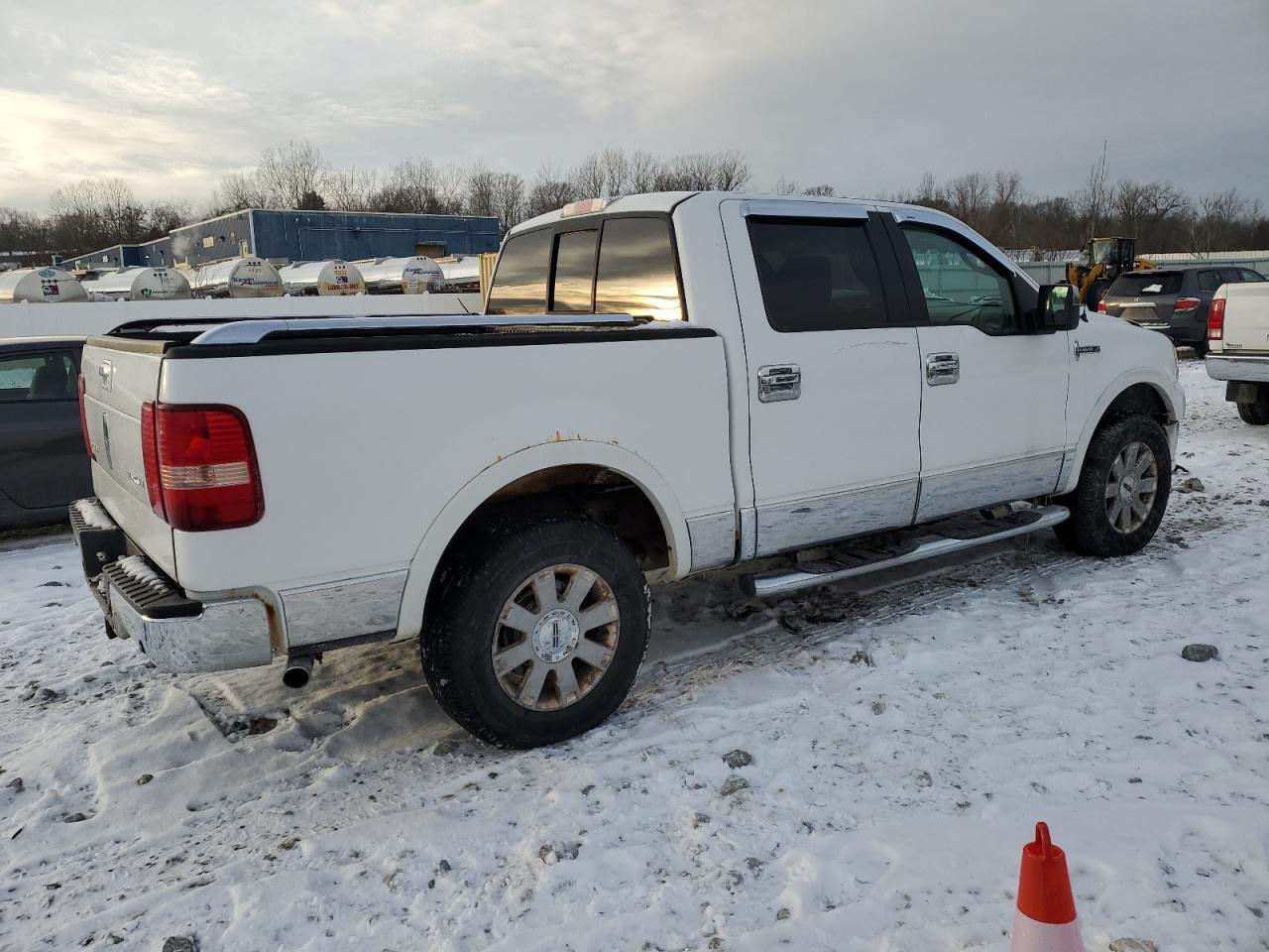 Photo 2 VIN: 5LTPW185X6FJ13041 - LINCOLN MARK LT 