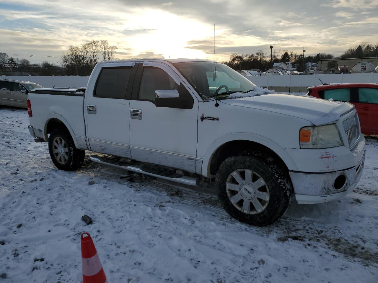 Photo 3 VIN: 5LTPW185X6FJ13041 - LINCOLN MARK LT 