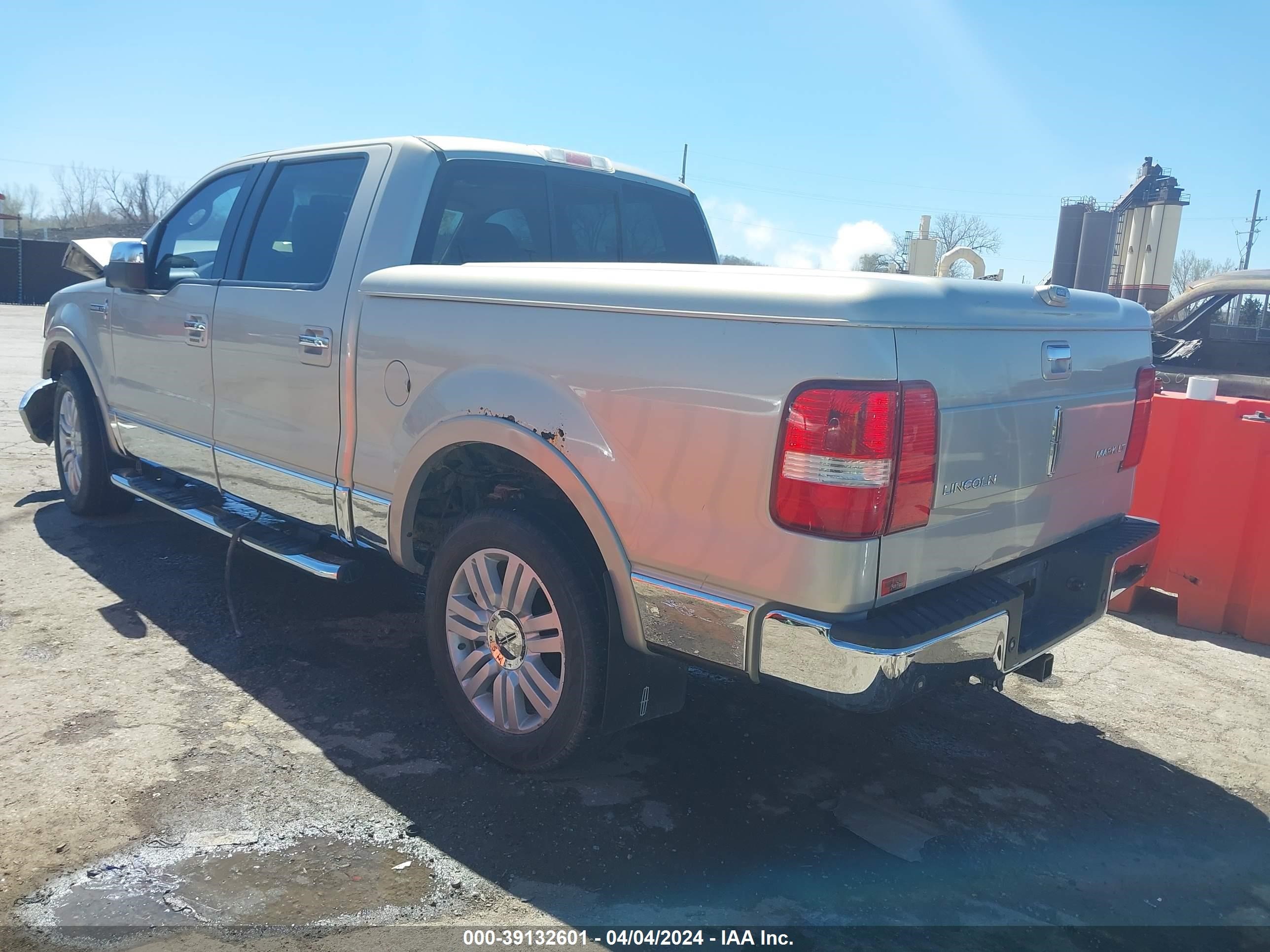 Photo 2 VIN: 5LTPW185X6FJ23133 - LINCOLN MARK LT 