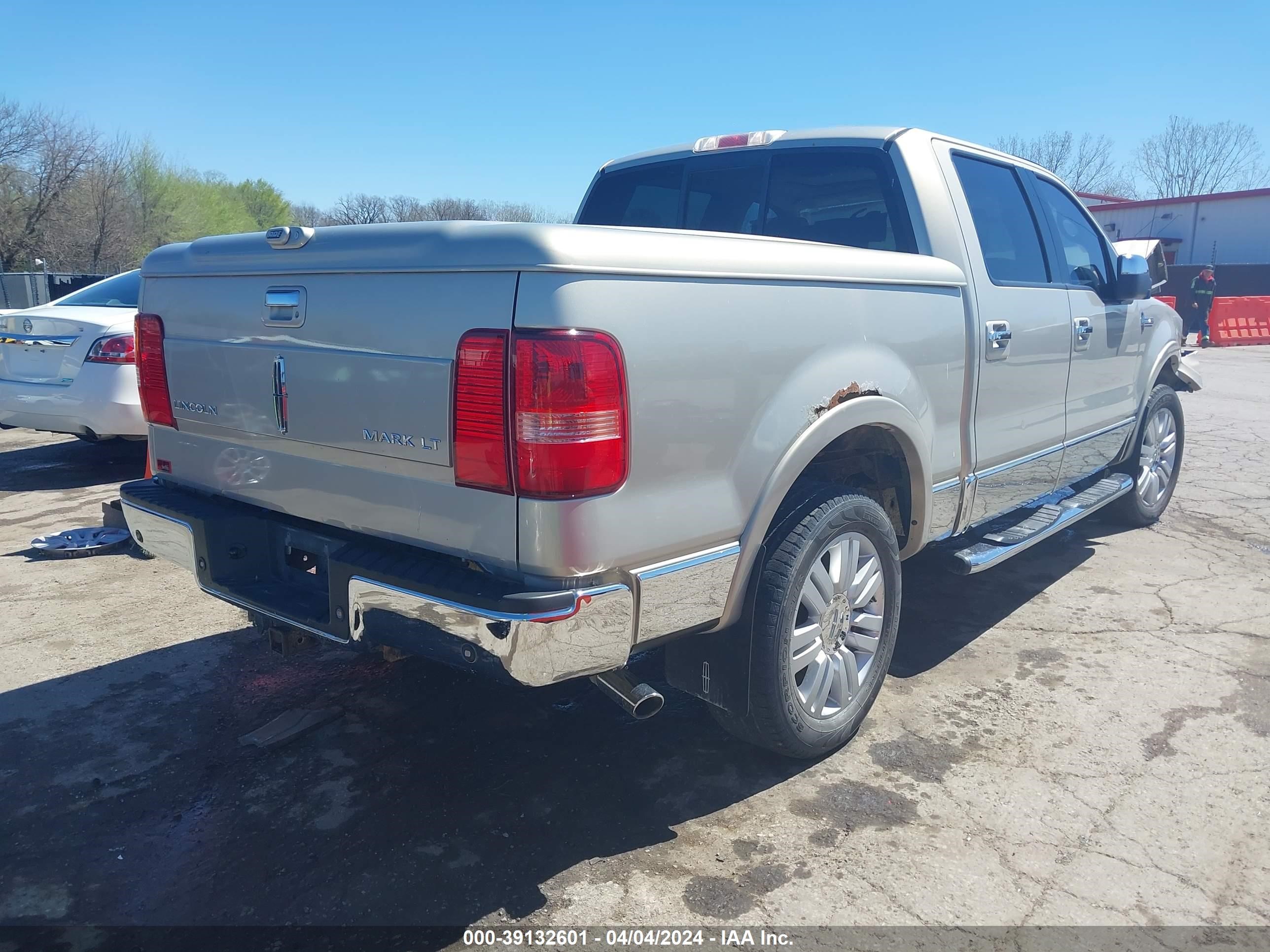 Photo 3 VIN: 5LTPW185X6FJ23133 - LINCOLN MARK LT 