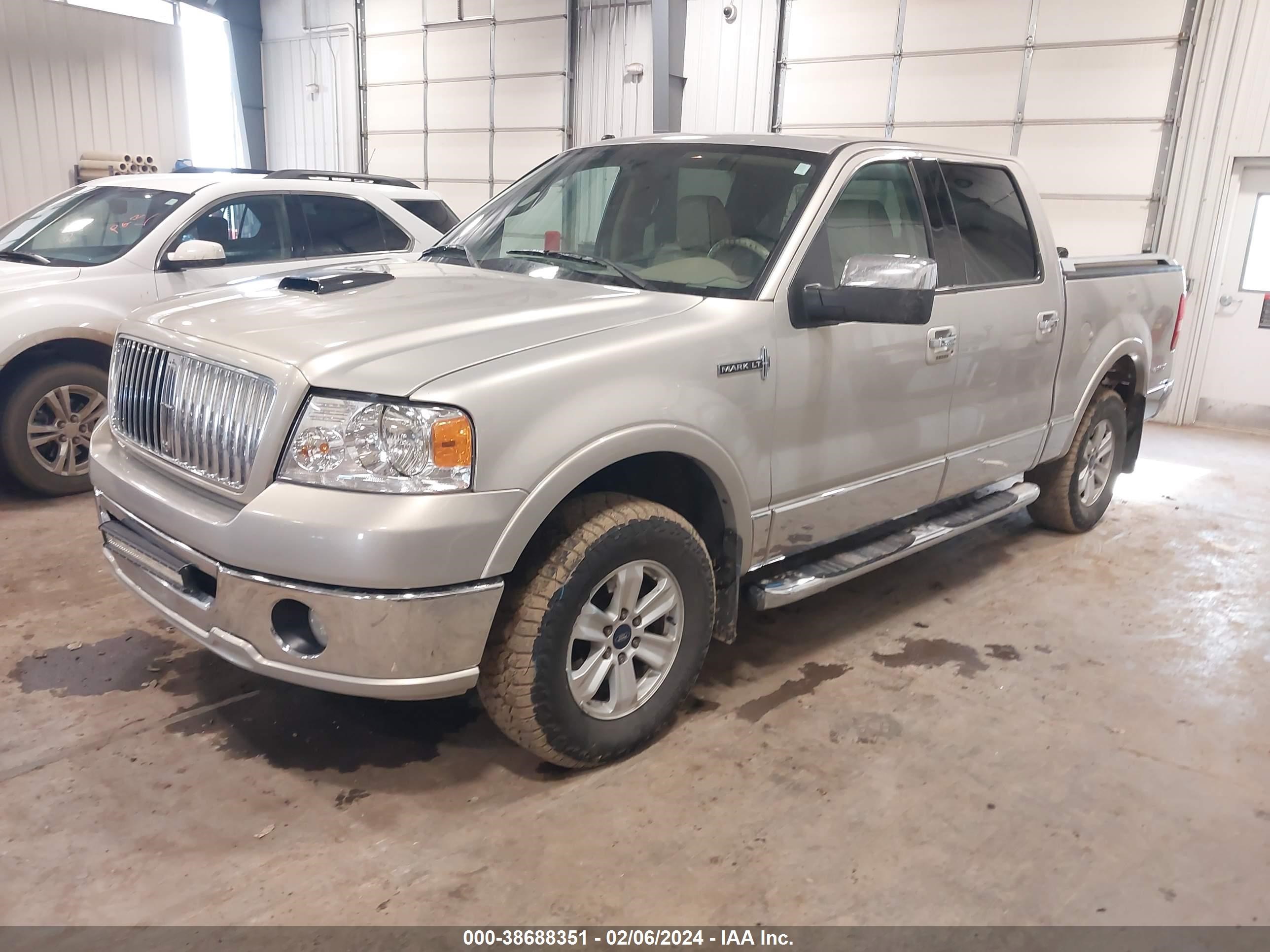 Photo 1 VIN: 5LTPW185X6FJ25271 - LINCOLN MARK LT 