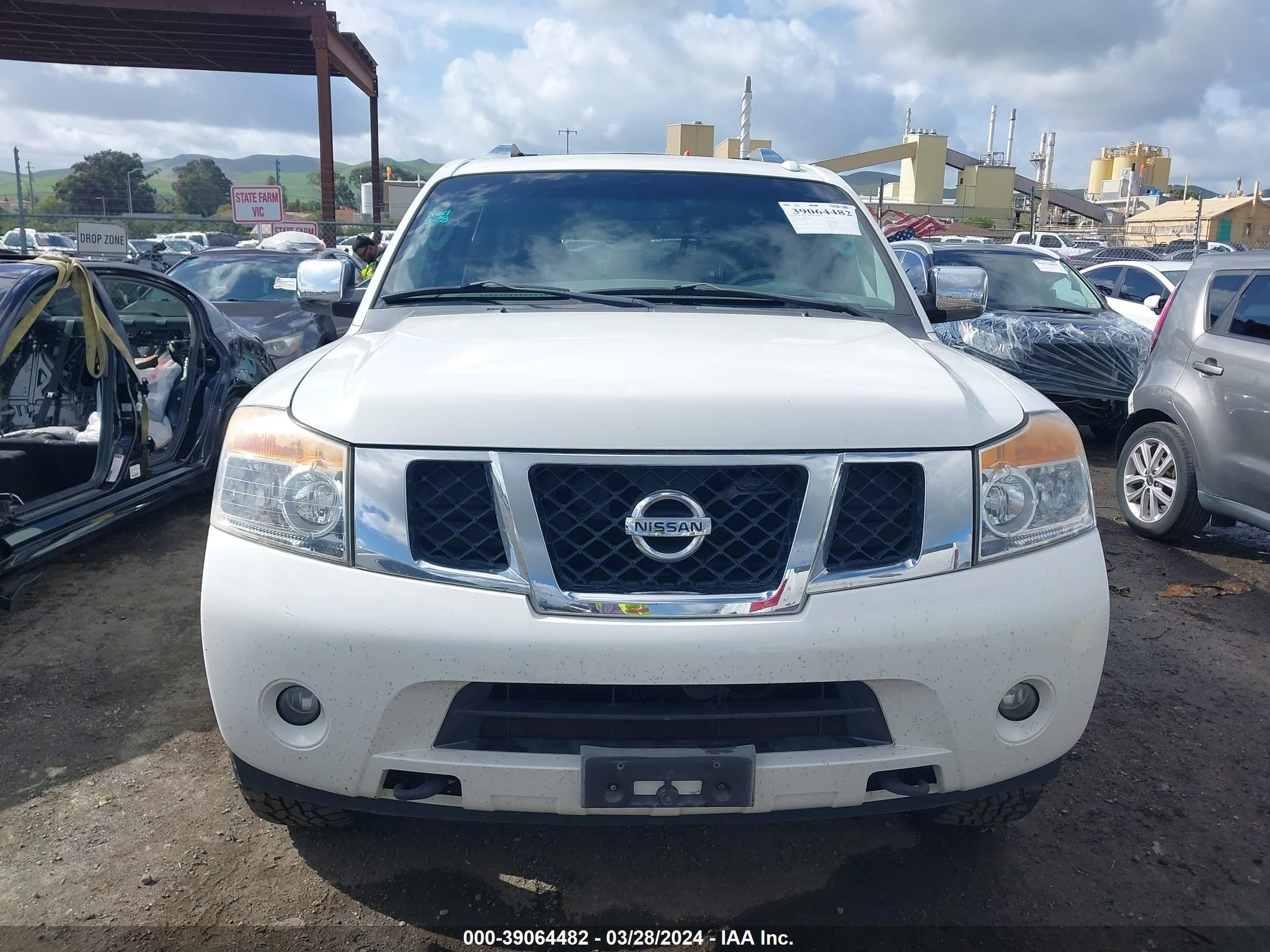 Photo 11 VIN: 5N1AA0ND4AN623621 - NISSAN ARMADA 