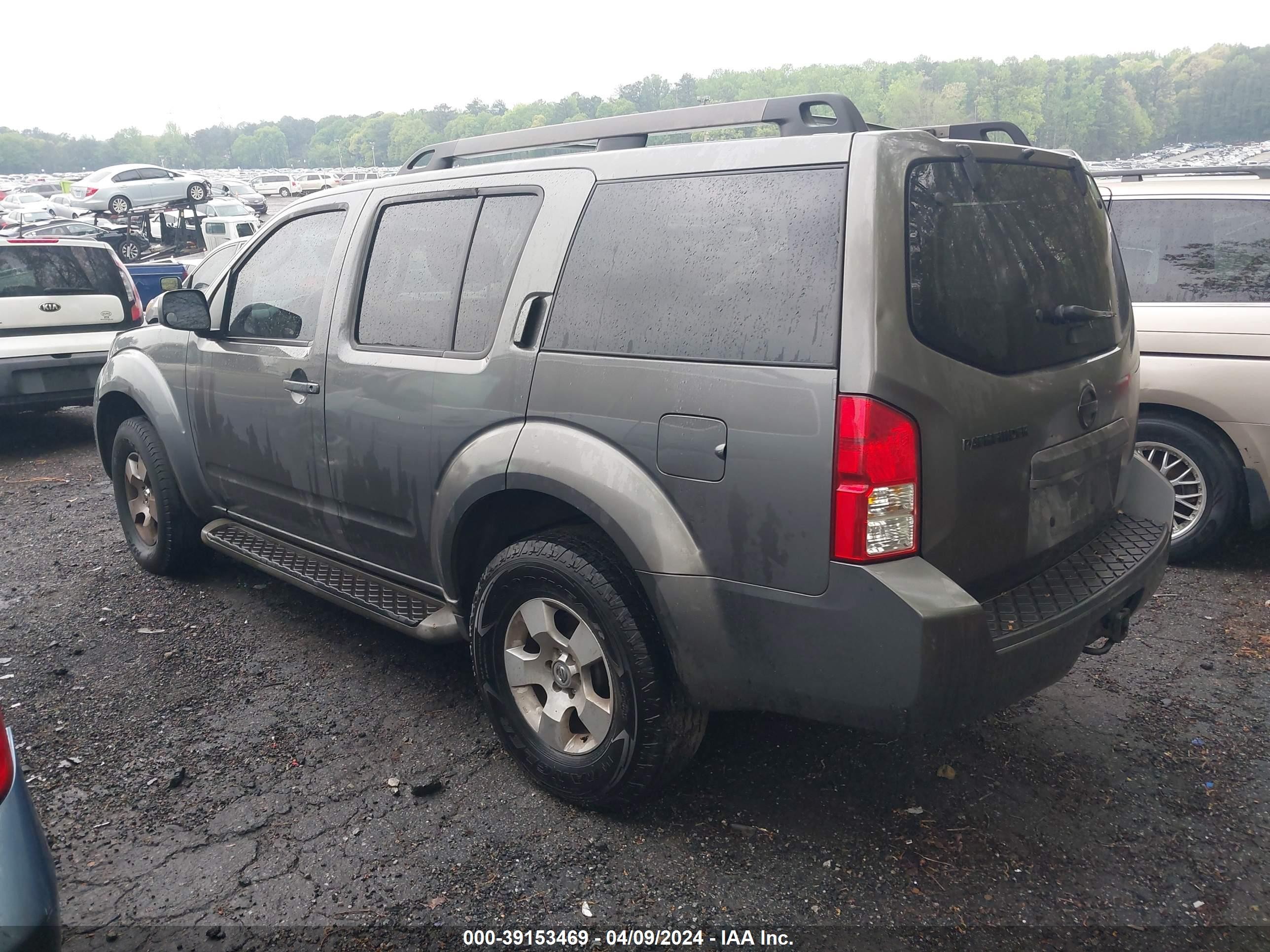 Photo 2 VIN: 5N1AR18B18C628886 - NISSAN PATHFINDER 