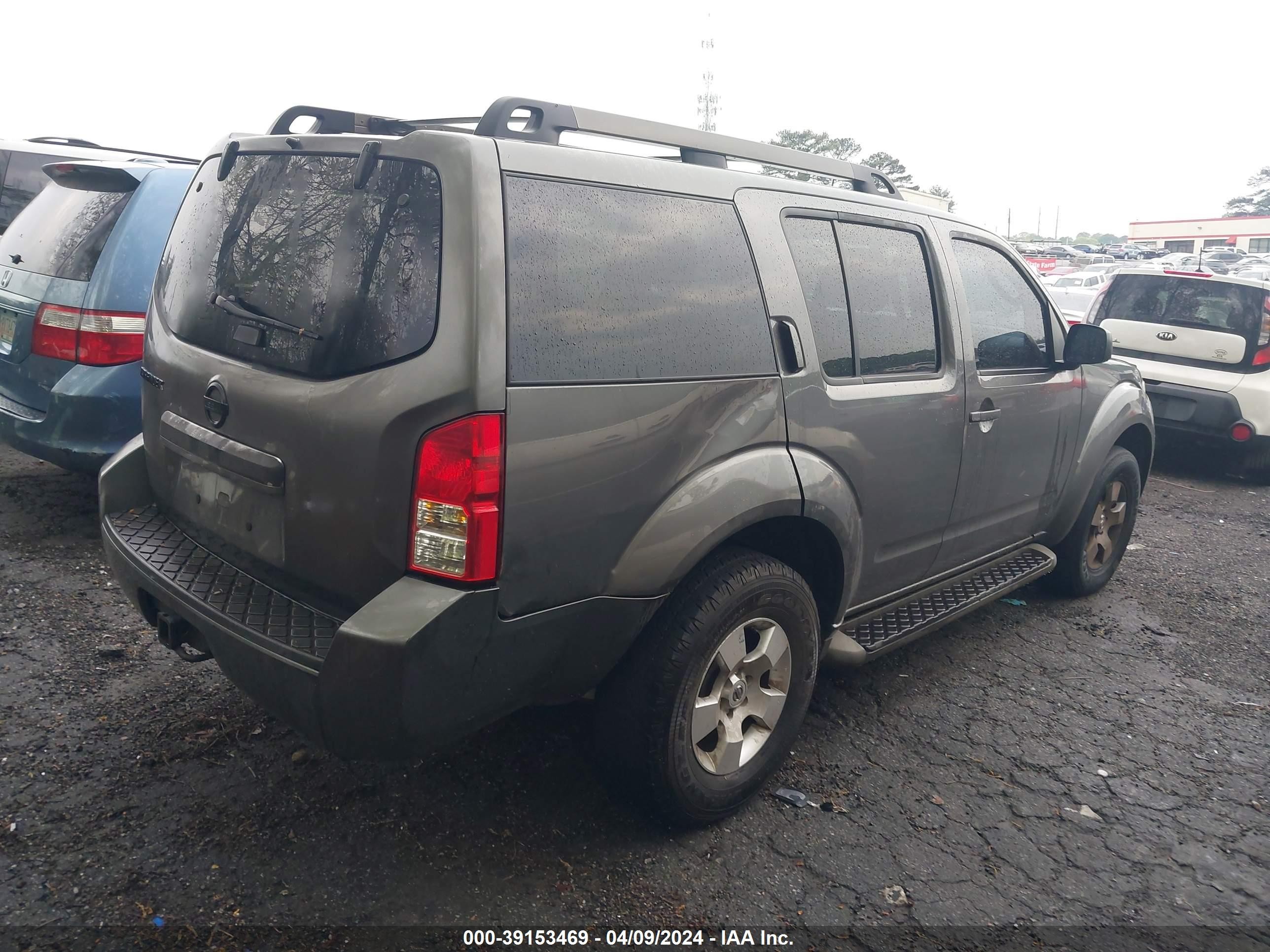 Photo 3 VIN: 5N1AR18B18C628886 - NISSAN PATHFINDER 