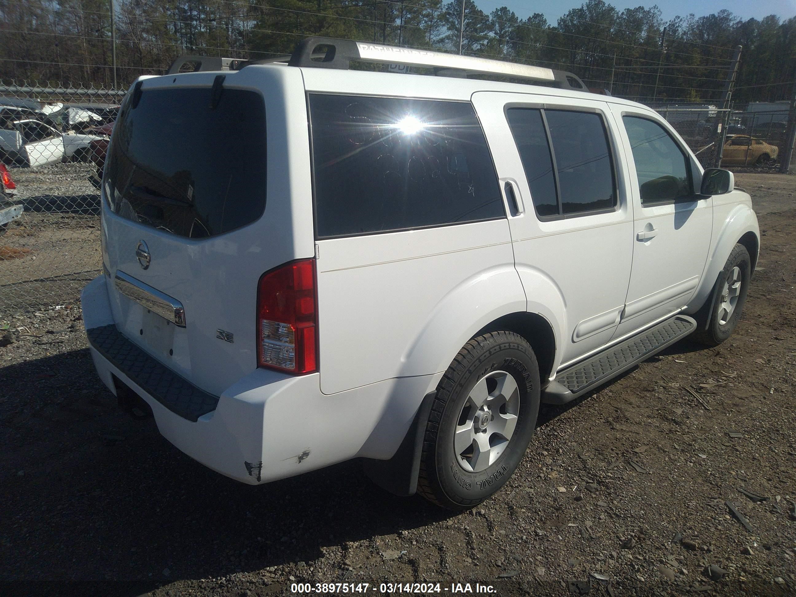 Photo 3 VIN: 5N1AR18U05C758008 - NISSAN PATHFINDER 