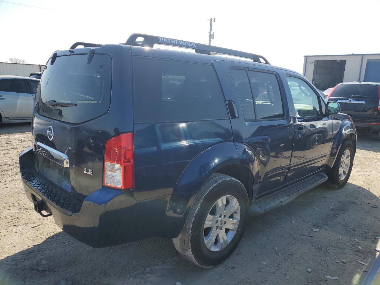 Photo 2 VIN: 5N1AR18U46C666255 - NISSAN PATHFINDER 