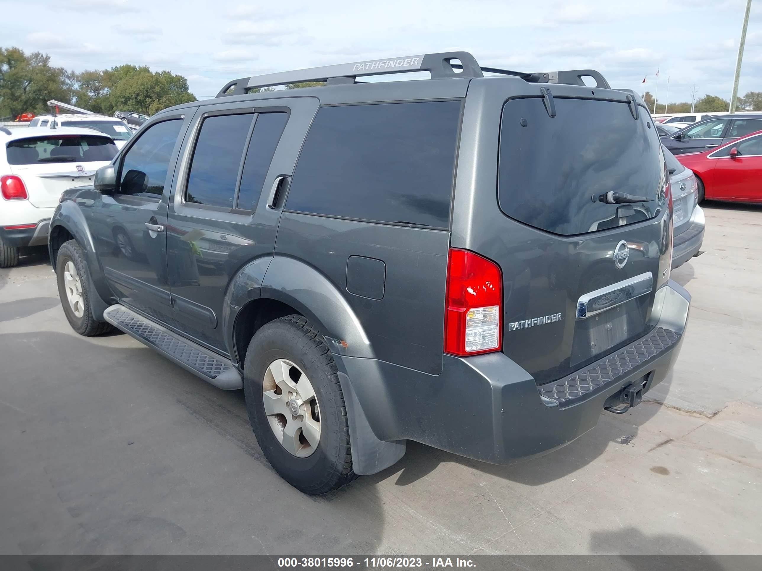 Photo 2 VIN: 5N1AR18U75C786792 - NISSAN PATHFINDER 