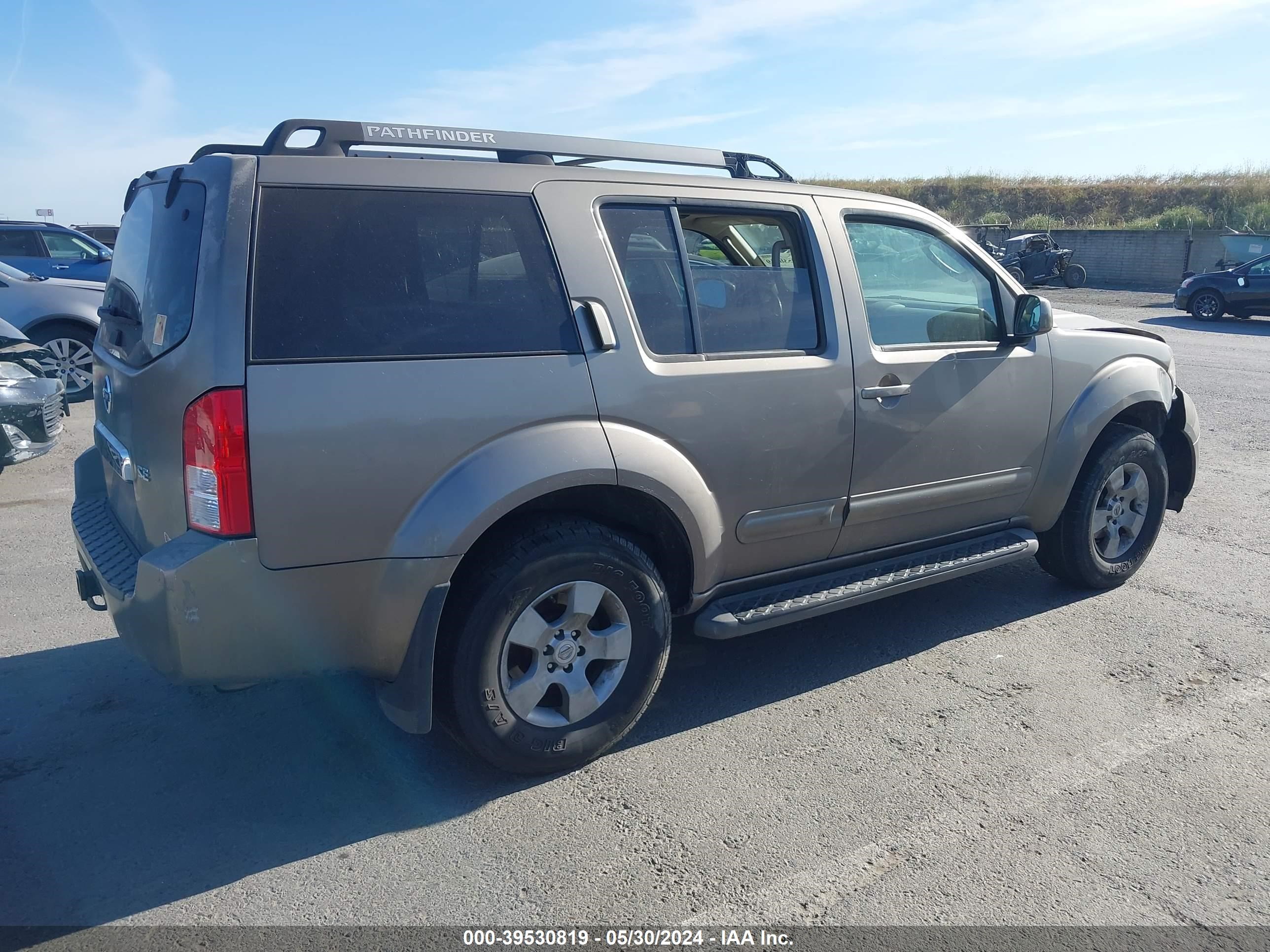 Photo 3 VIN: 5N1AR18W25C705781 - NISSAN PATHFINDER 