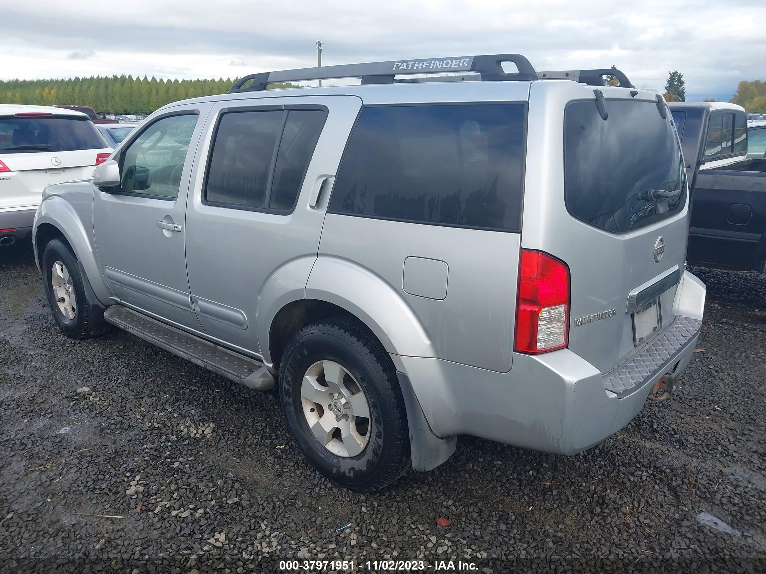 Photo 2 VIN: 5N1AR18WX5C779966 - NISSAN PATHFINDER 