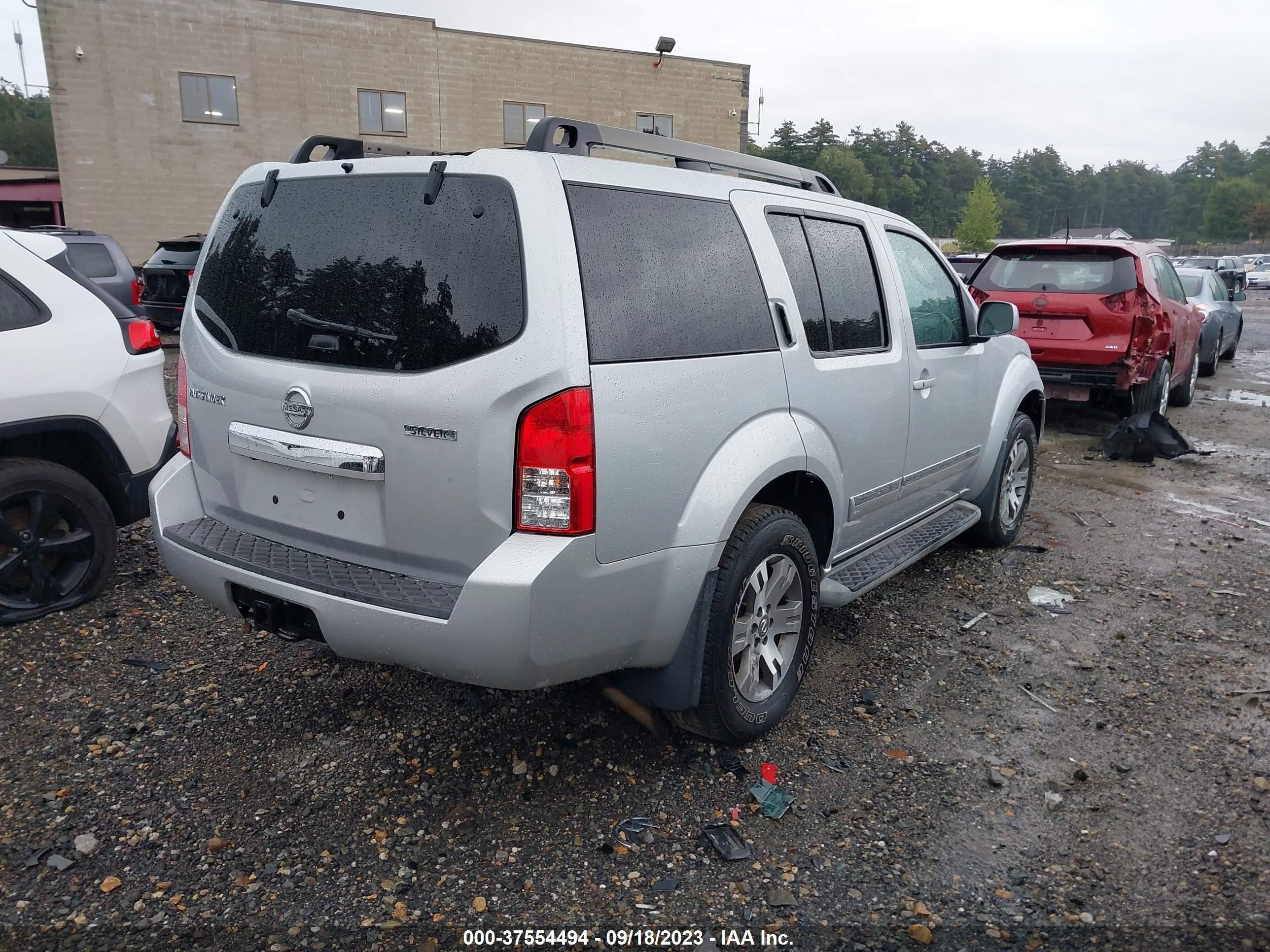 Photo 3 VIN: 5N1AR1NB6CC638696 - NISSAN PATHFINDER 