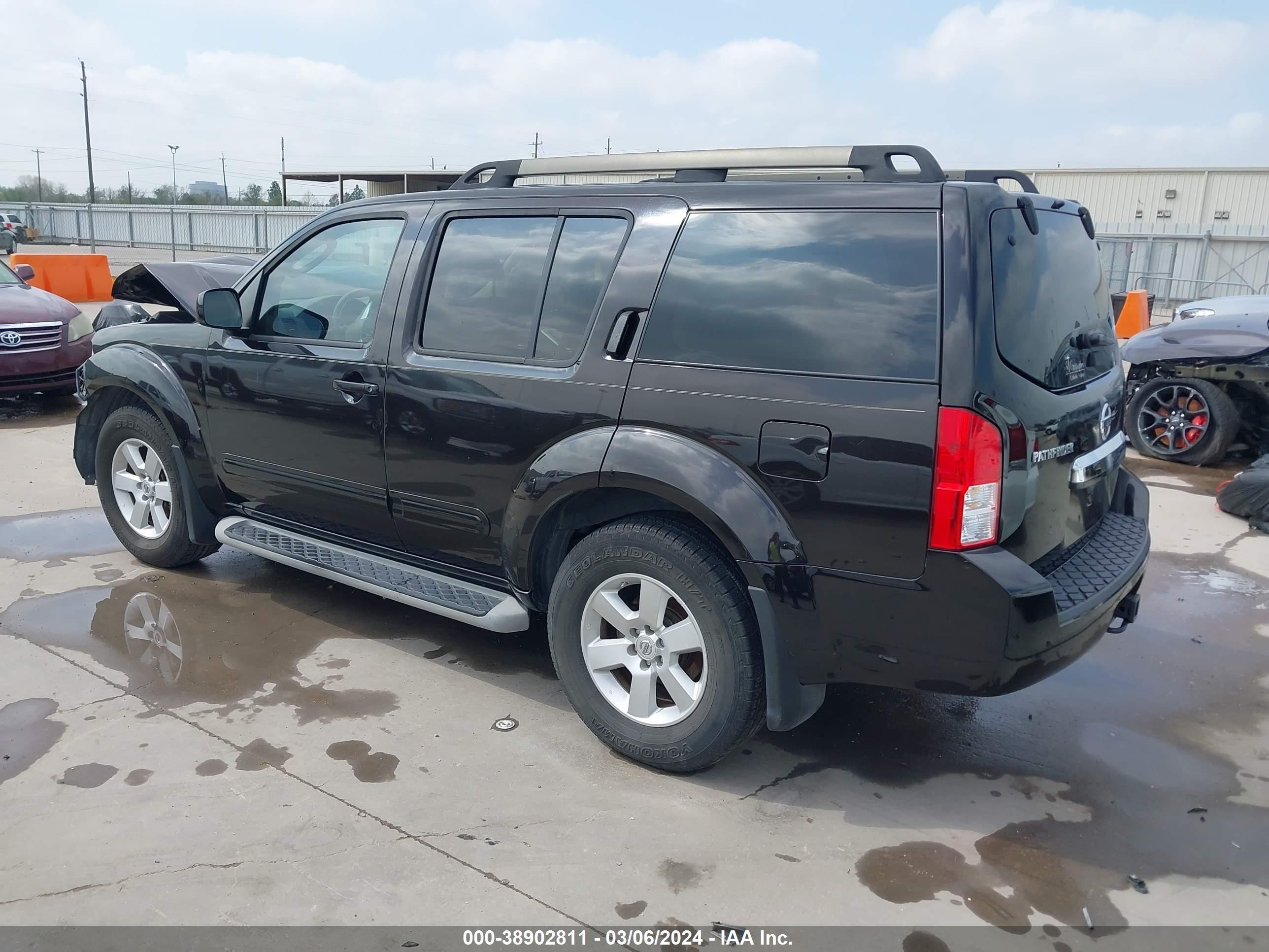 Photo 2 VIN: 5N1AR1NN3BC609830 - NISSAN PATHFINDER 