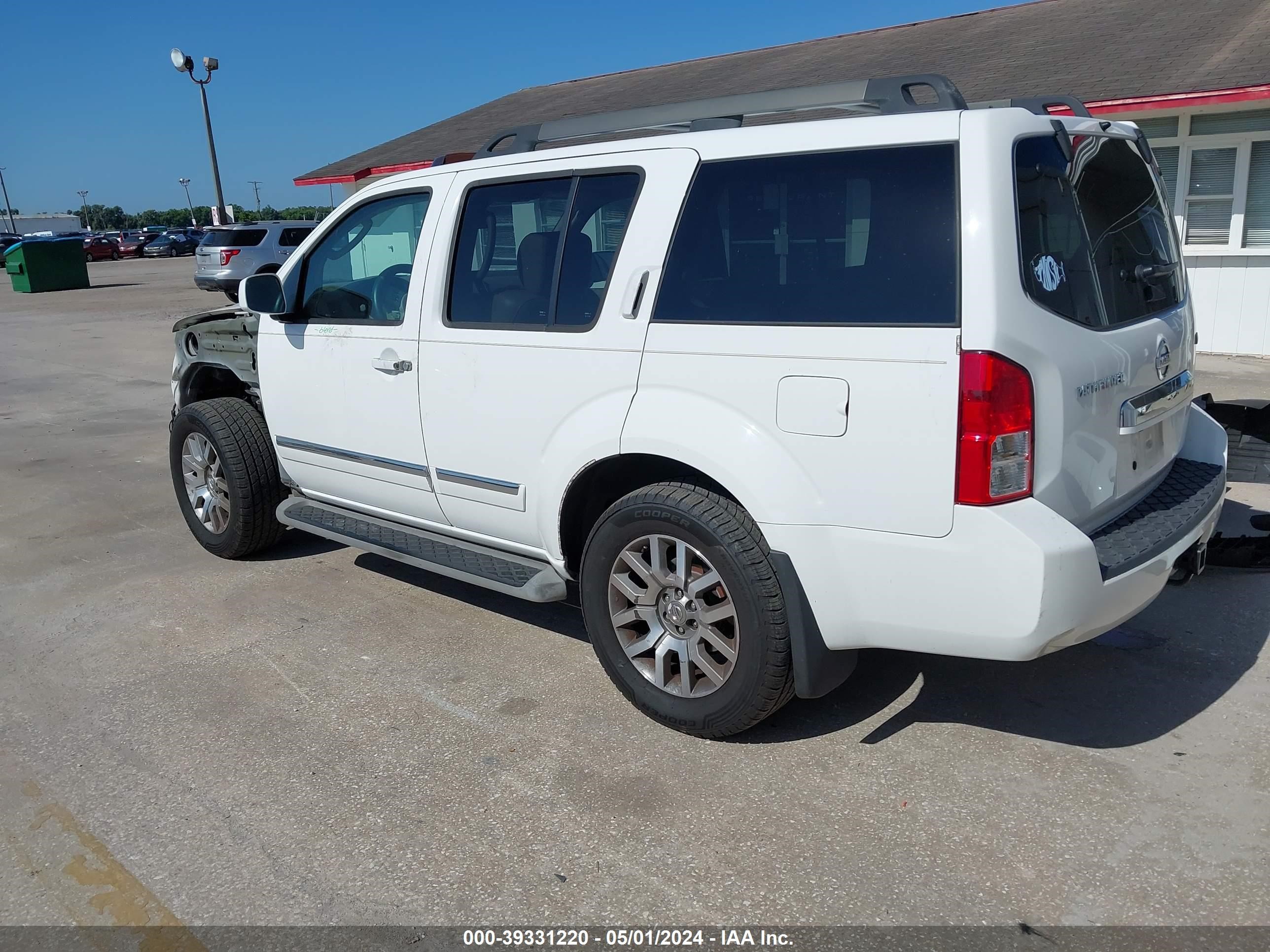 Photo 2 VIN: 5N1AR1NNXBC605046 - NISSAN PATHFINDER 