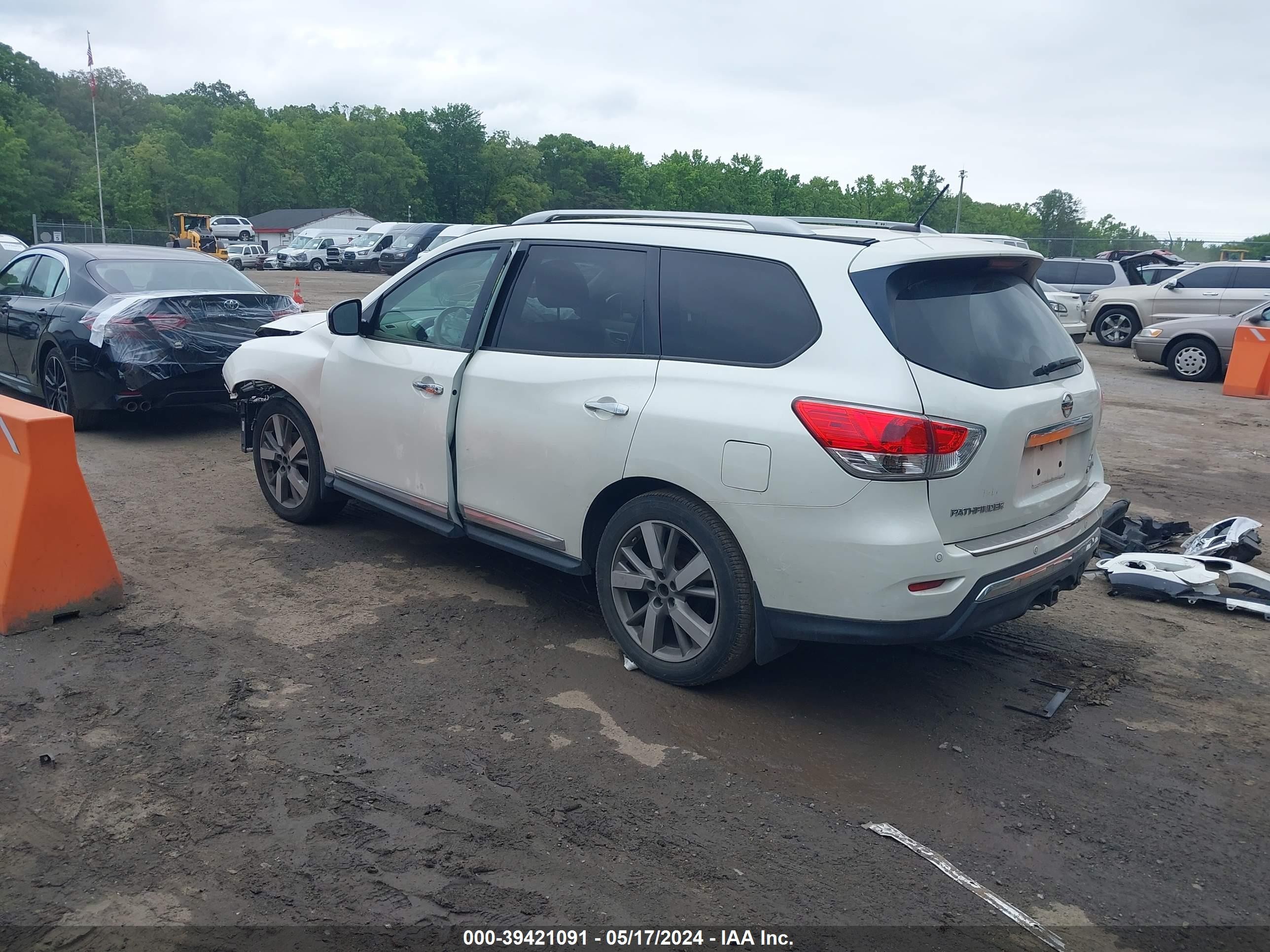 Photo 2 VIN: 5N1AR2MM0FC669553 - NISSAN PATHFINDER 