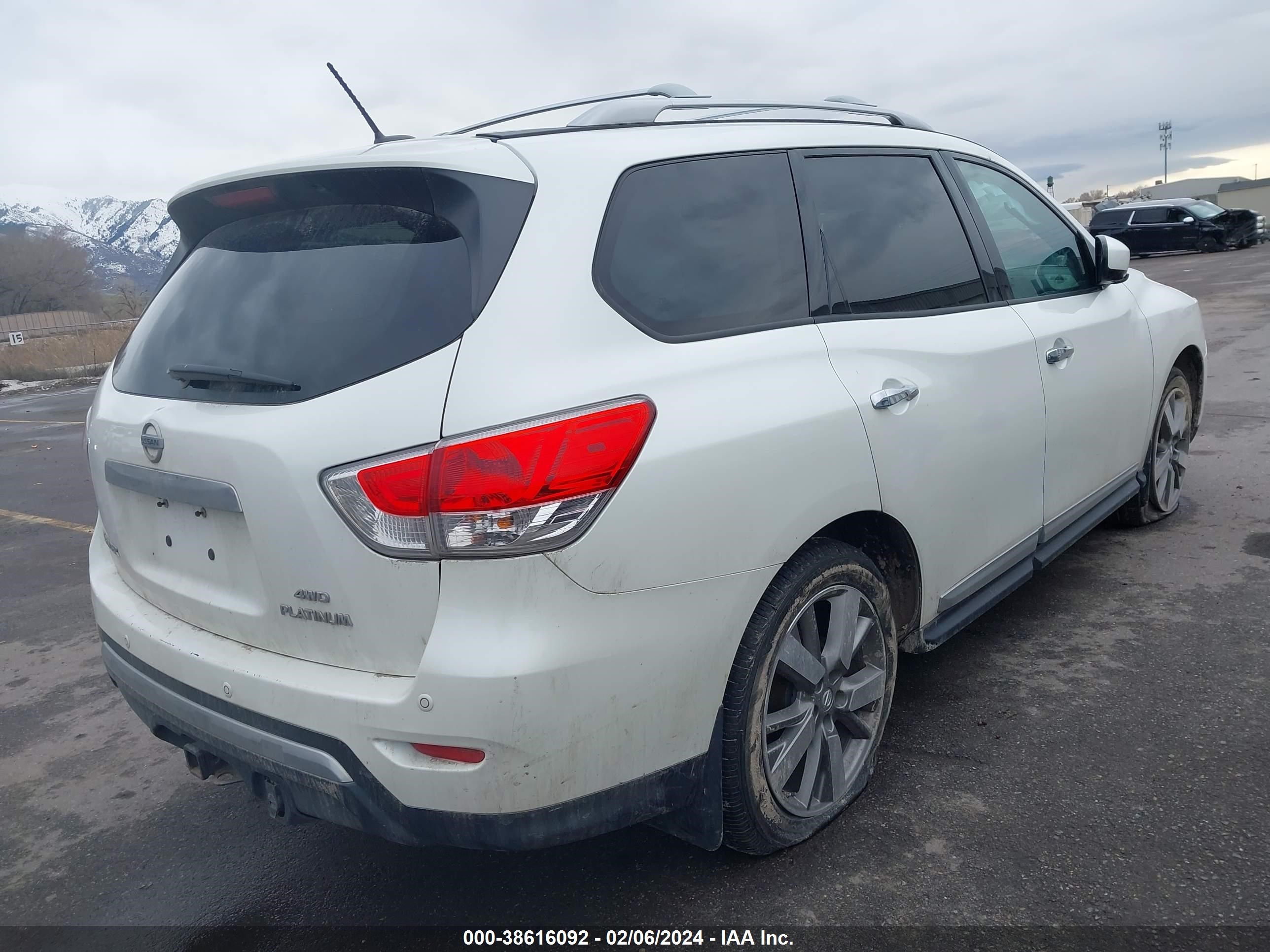 Photo 3 VIN: 5N1AR2MMXFC665896 - NISSAN PATHFINDER 